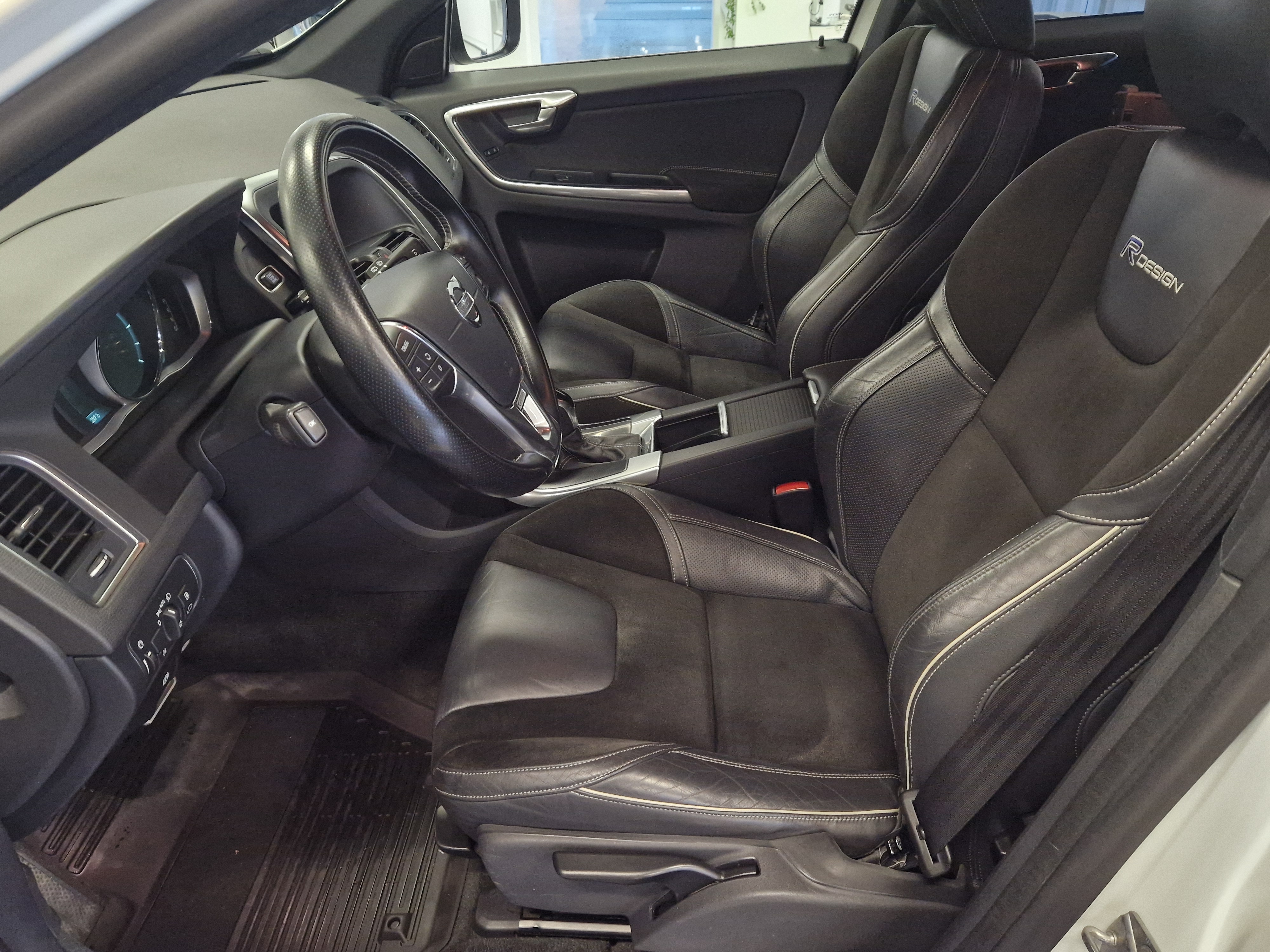 Volvo XC60 D4 AWD R-DESIGN AUT