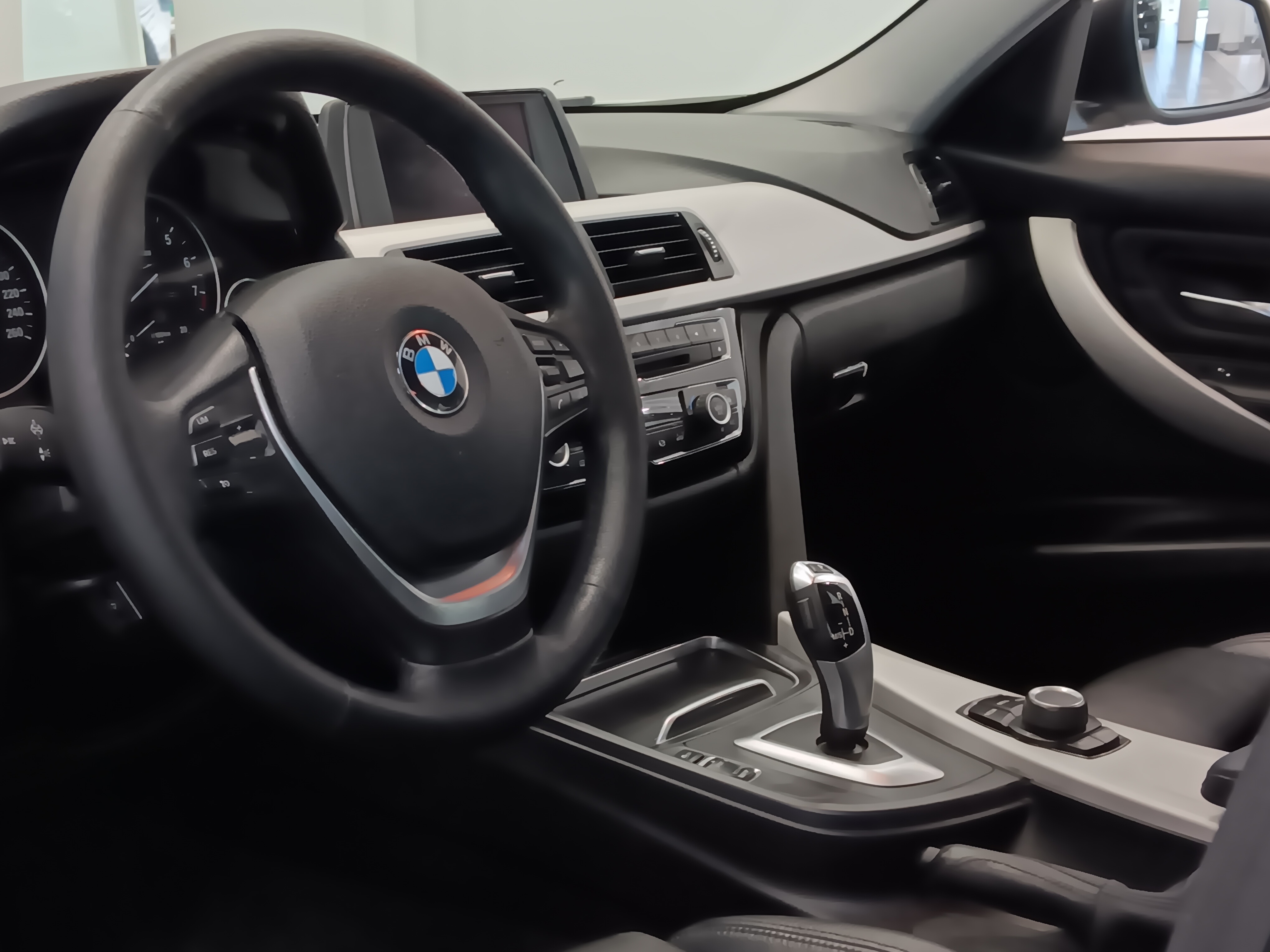 Bmw 320 F30 SEDAN 320I A XDRIVE BUSINESS EXCLUSIVE XDRIVE
