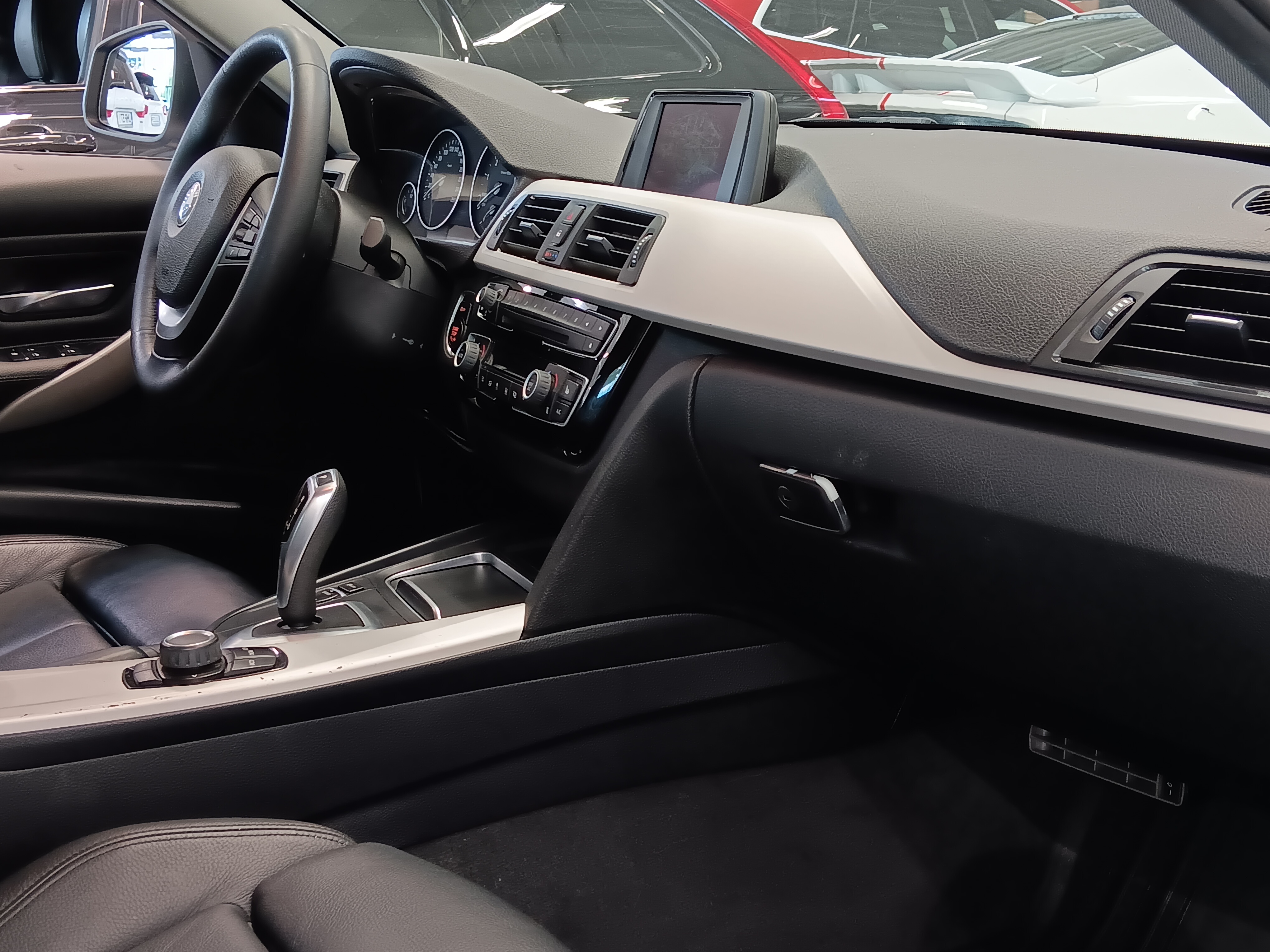 Bmw 320 F30 SEDAN 320I A XDRIVE BUSINESS EXCLUSIVE XDRIVE