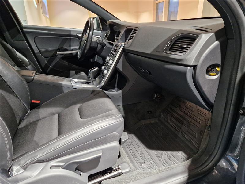 Volvo V60 T5 BI-FUEL MOMENTUM AUT