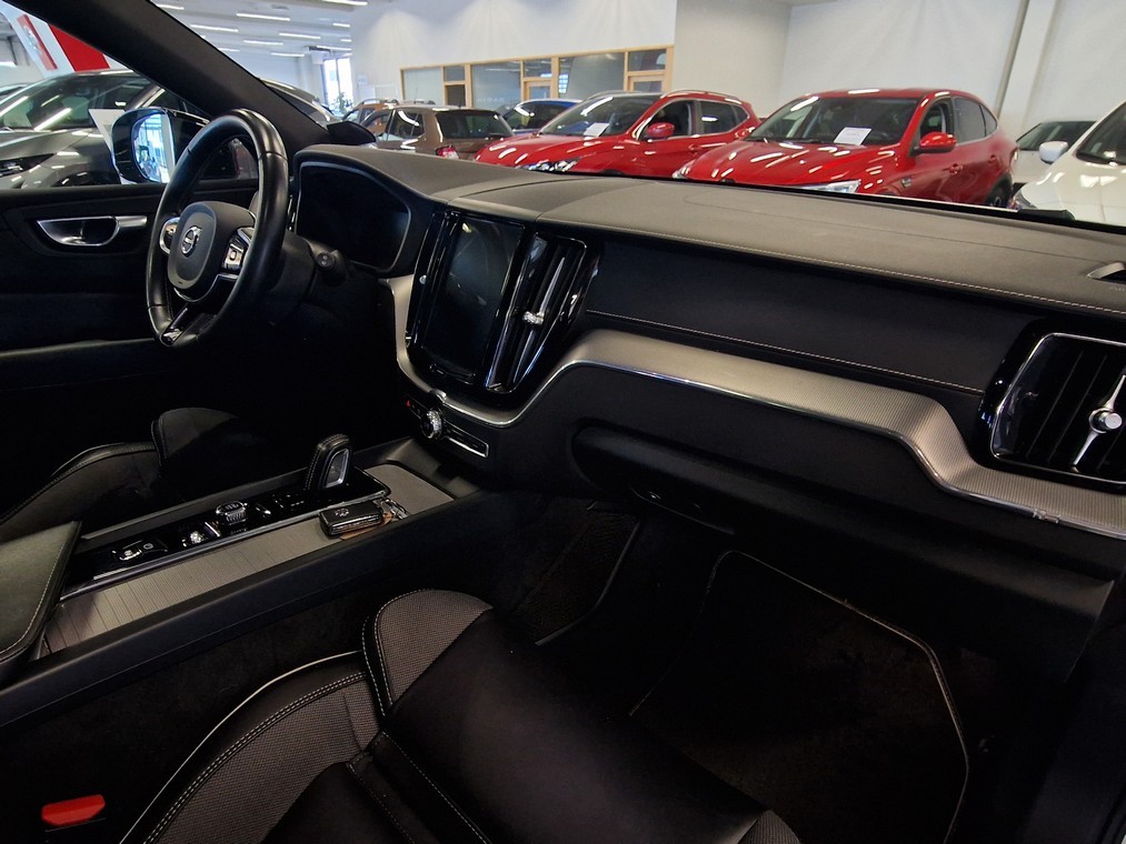 Volvo XC60 T8 TWE AWD R-DESIGN TAKUU 24KK/40TKM
