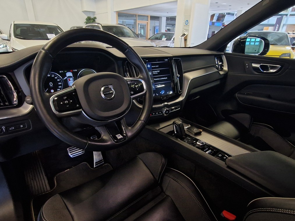 Volvo XC60 T8 TWE AWD R-DESIGN TAKUU 24KK/40TKM