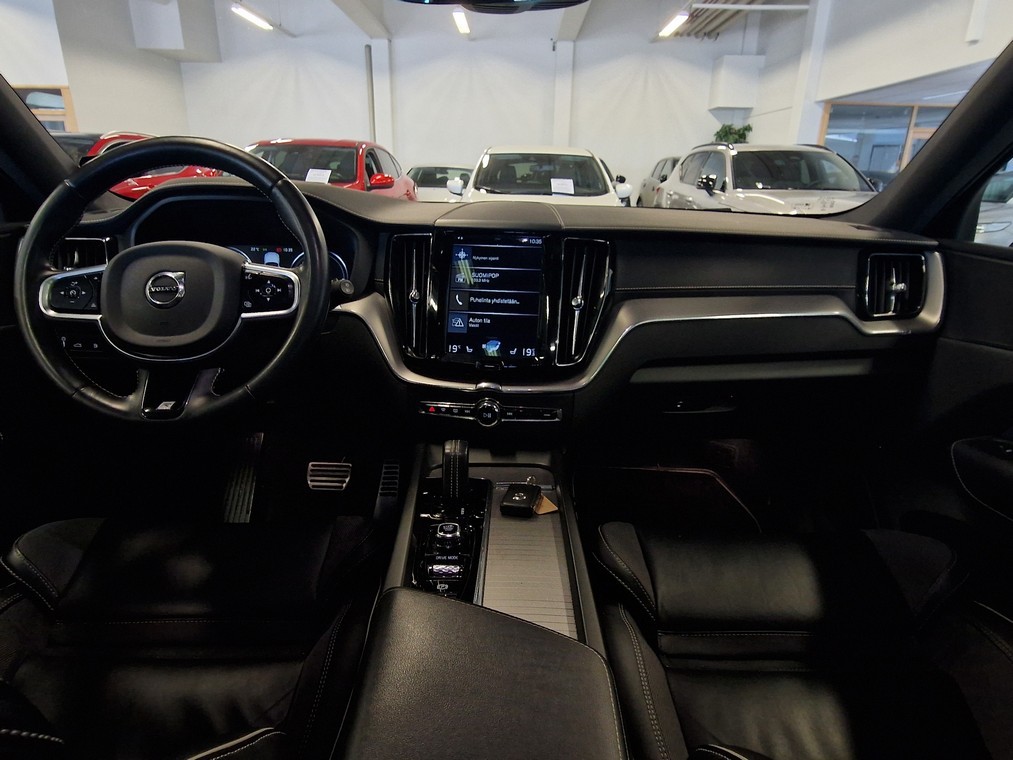 Volvo XC60 T8 TWE AWD R-DESIGN TAKUU 24KK/40TKM
