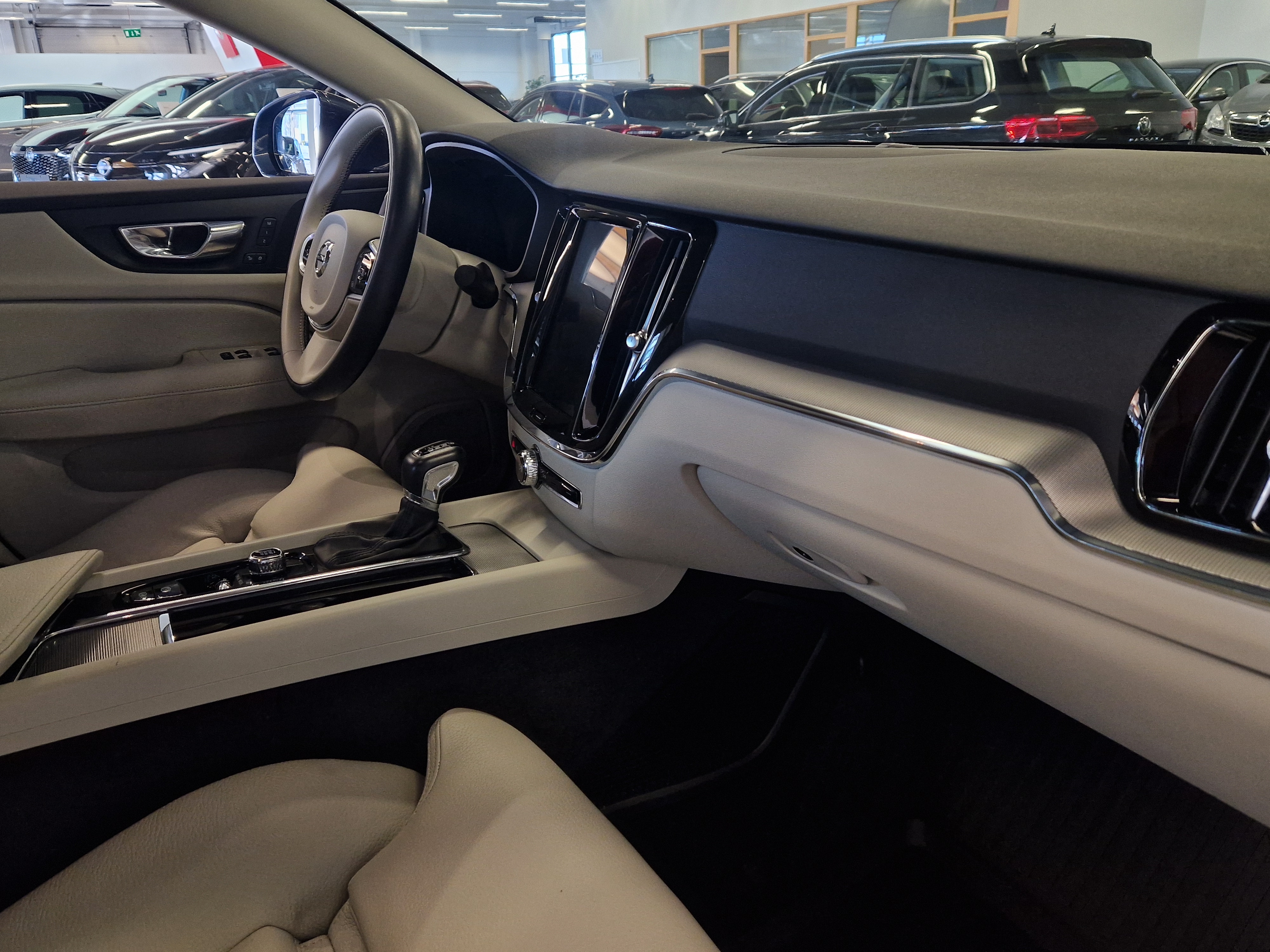 Volvo S60 T5 BUSINESS INSCRIPTION TAKUU 24KK/40TKM