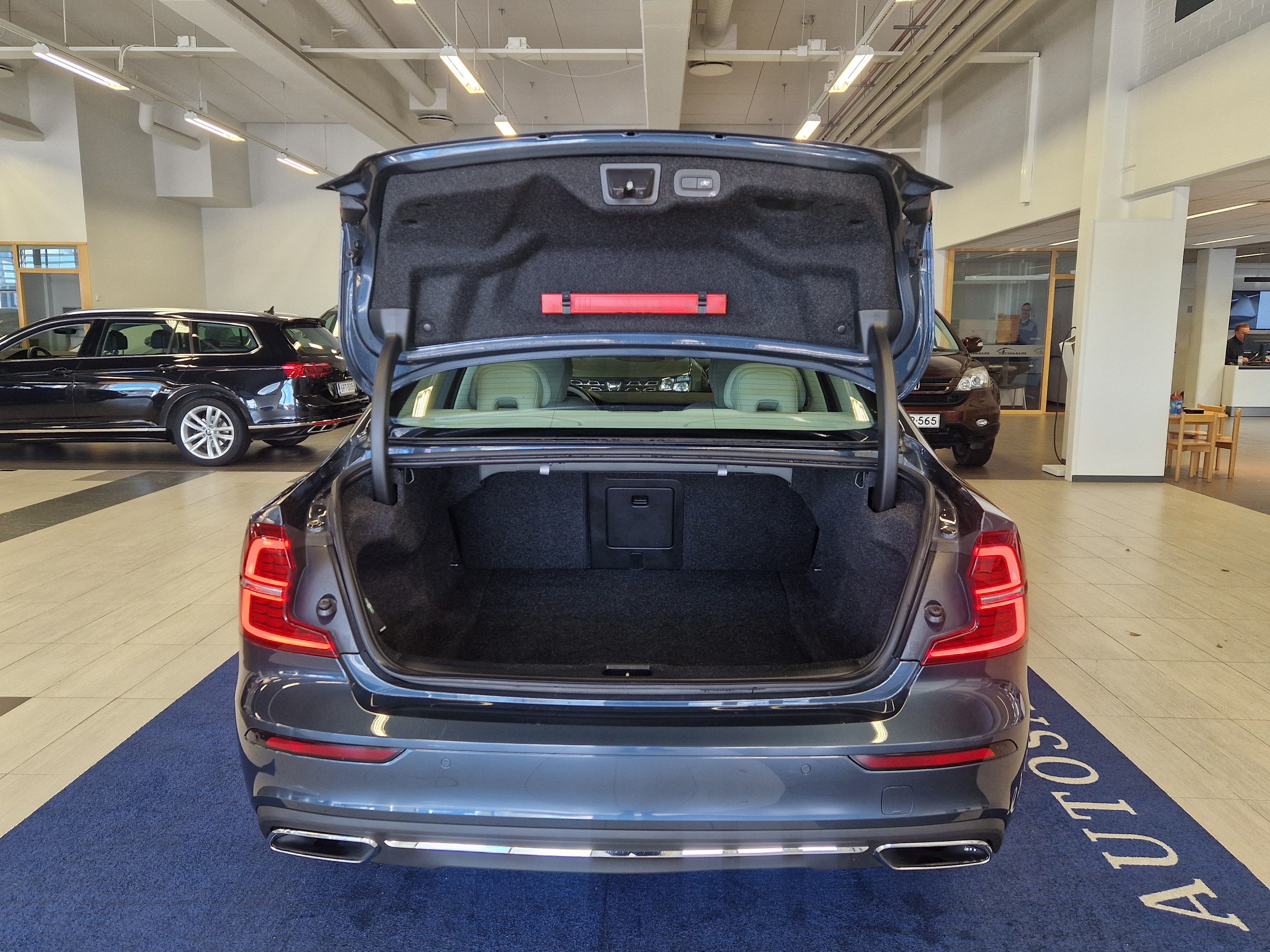 Volvo S60 T5 BUSINESS INSCRIPTION TAKUU 24KK/40TKM
