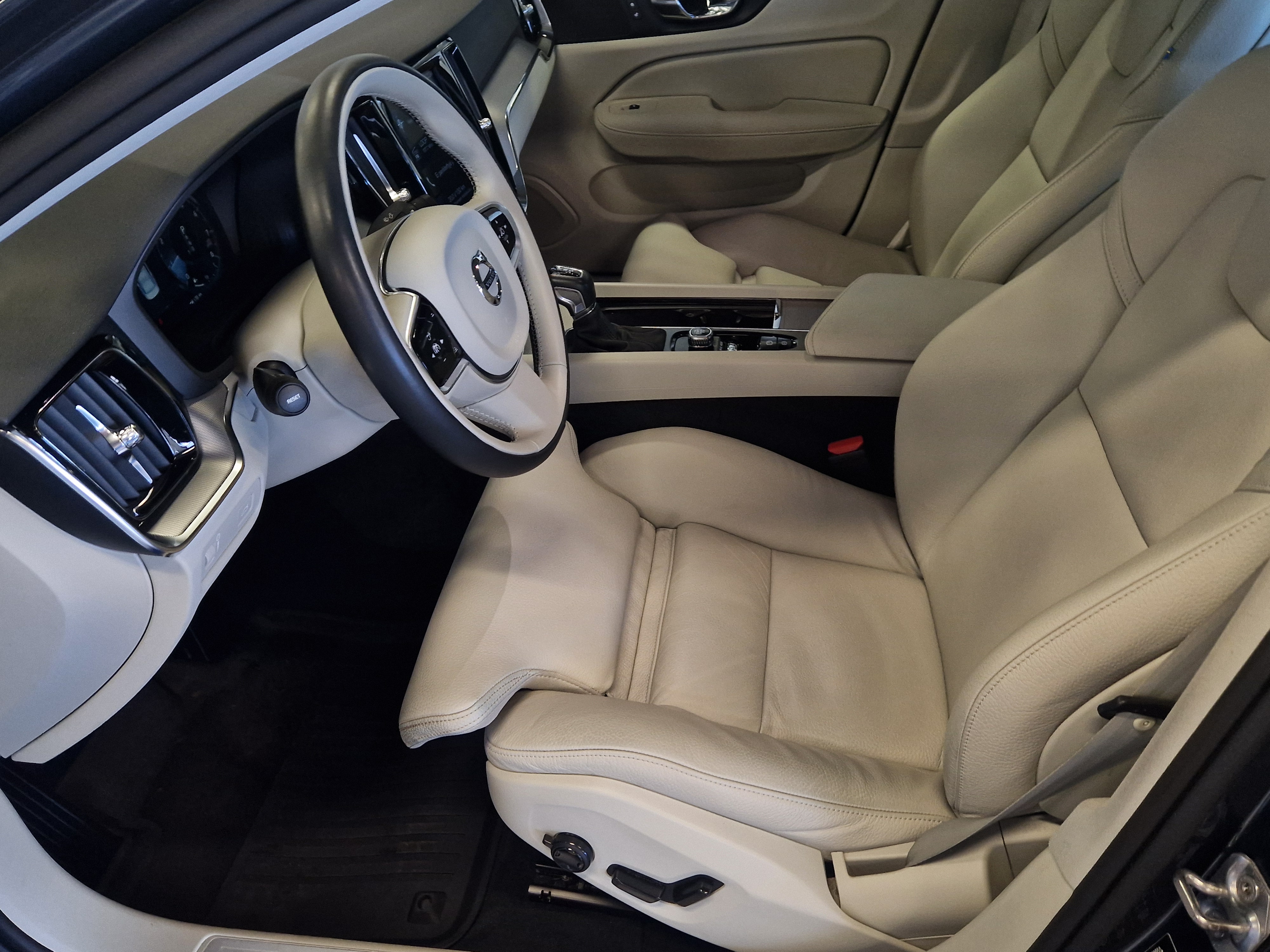 Volvo S60 T5 BUSINESS INSCRIPTION TAKUU 24KK/40TKM