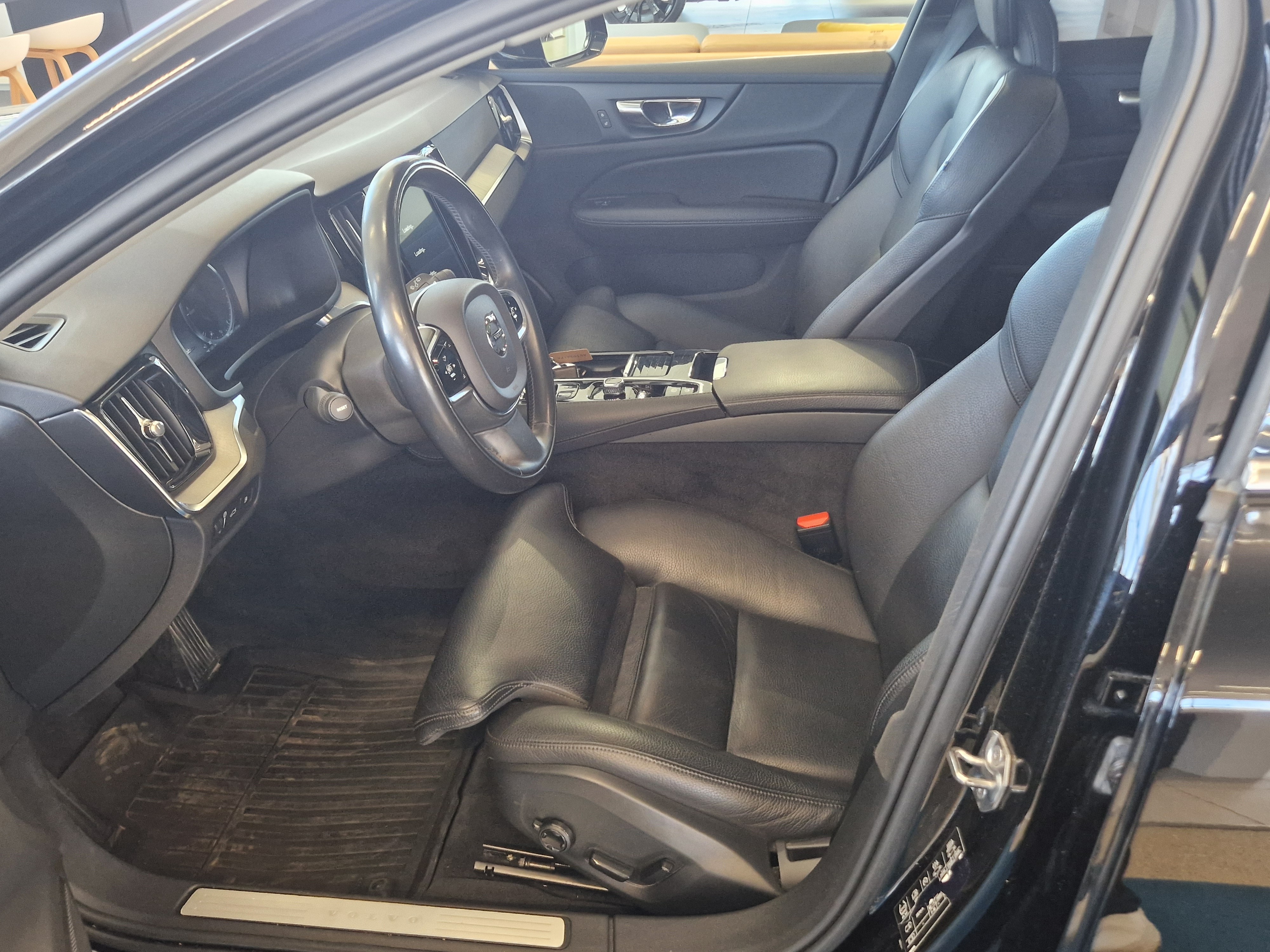 Volvo V60 2020, kuva 5/20