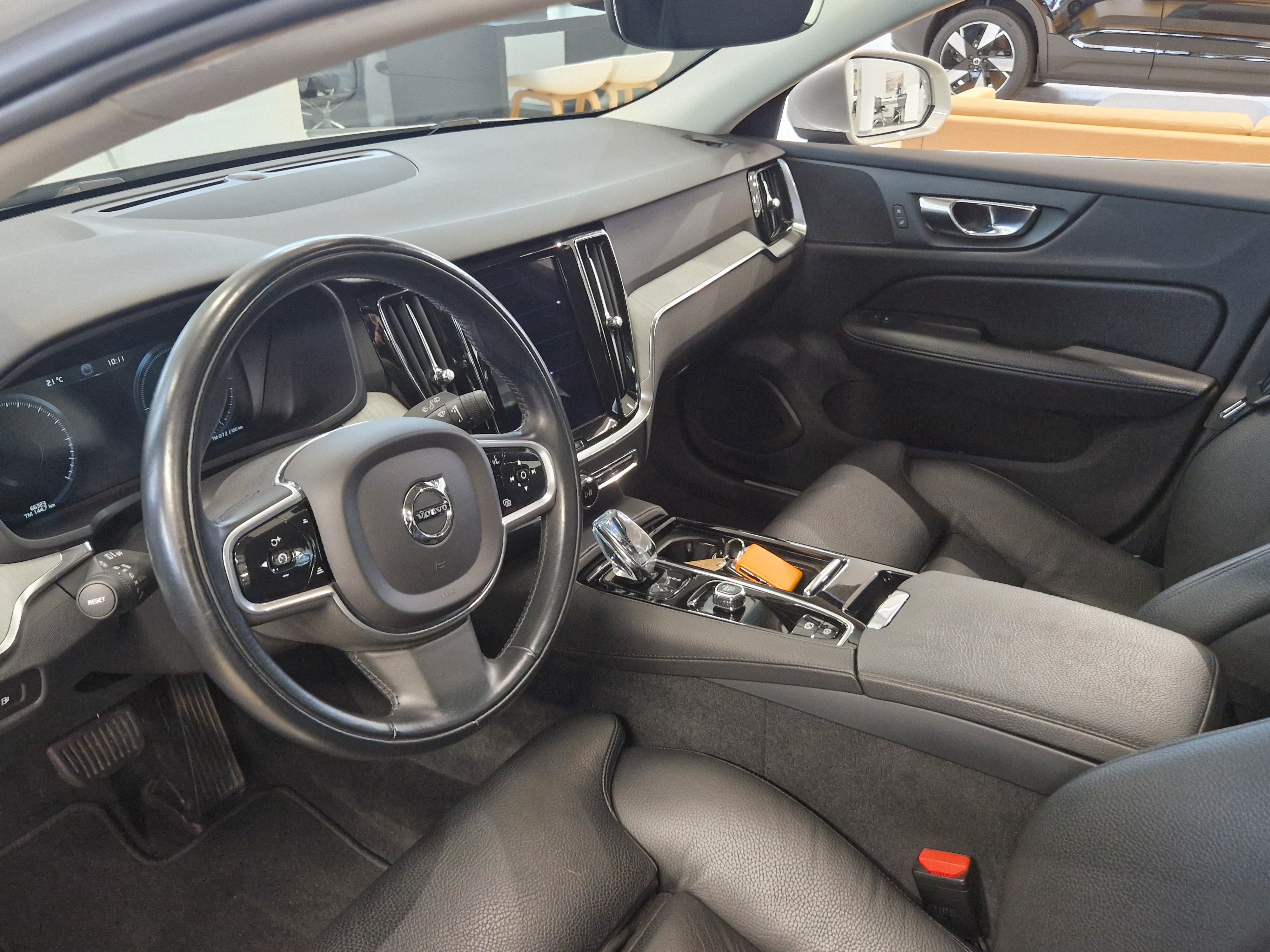 Volvo V60 T6 TwE AWD Inscription Edition 2022, kuva 3/19