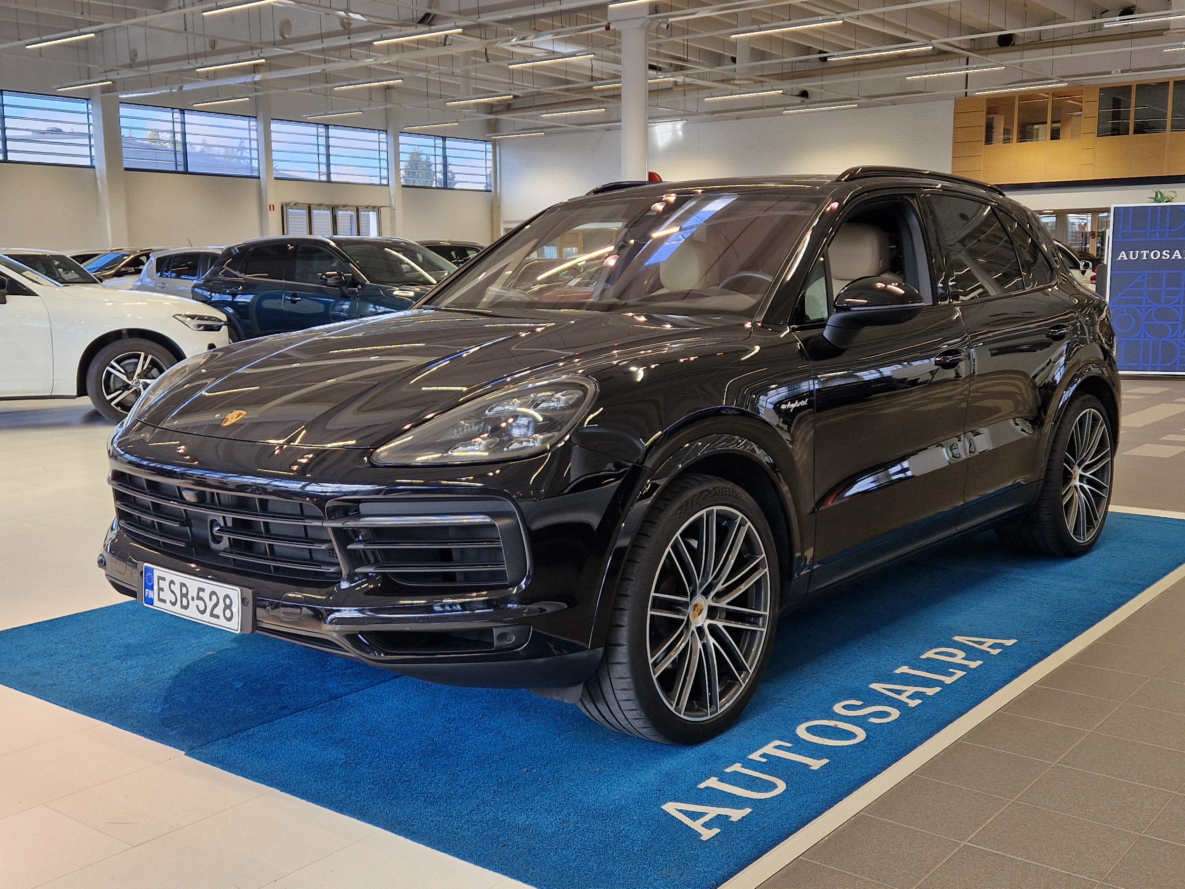Porsche CAYENNE E-HYBRID ADVANTAGE PACKAGE