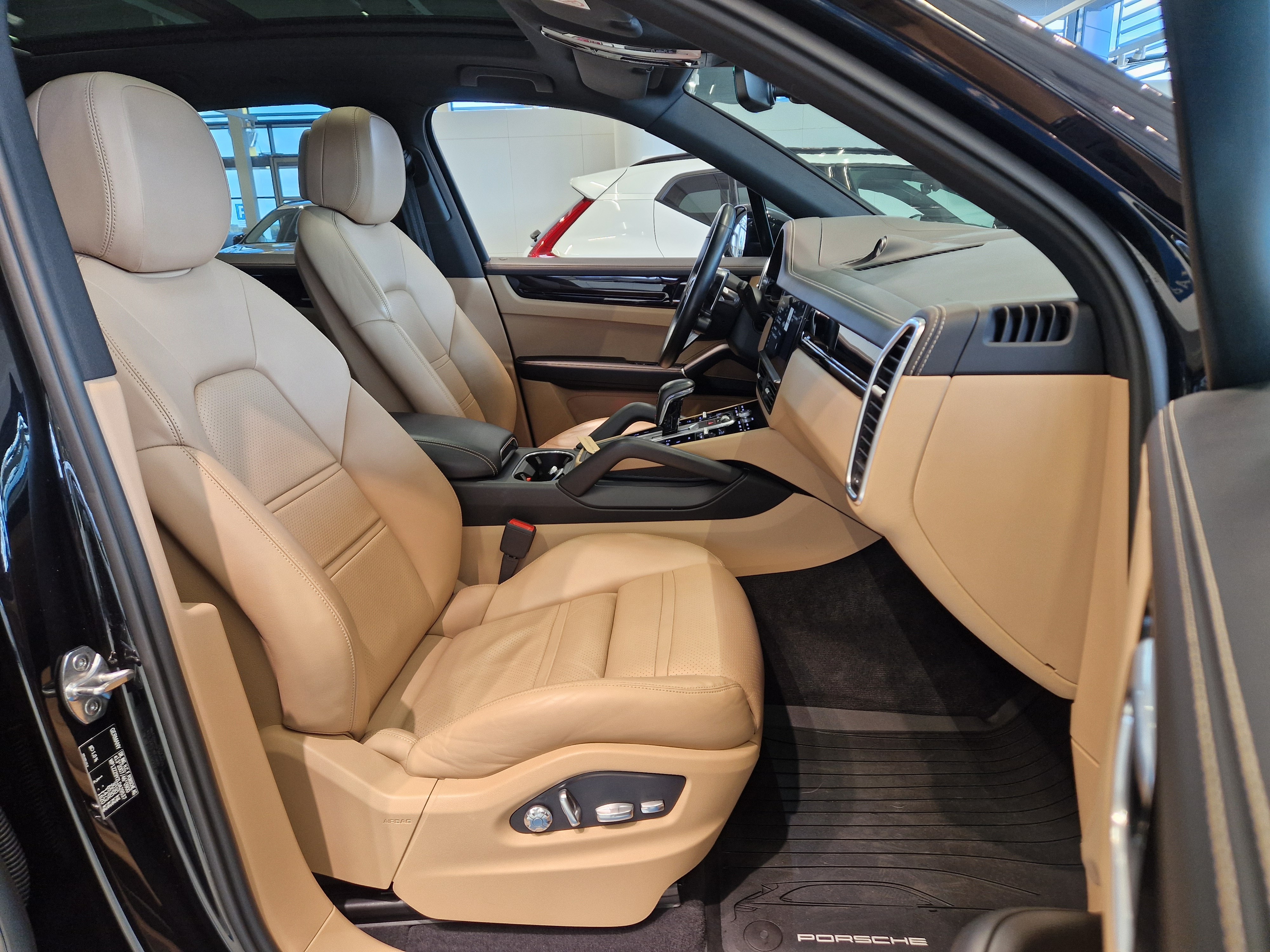 Porsche CAYENNE E-HYBRID ADVANTAGE PACKAGE