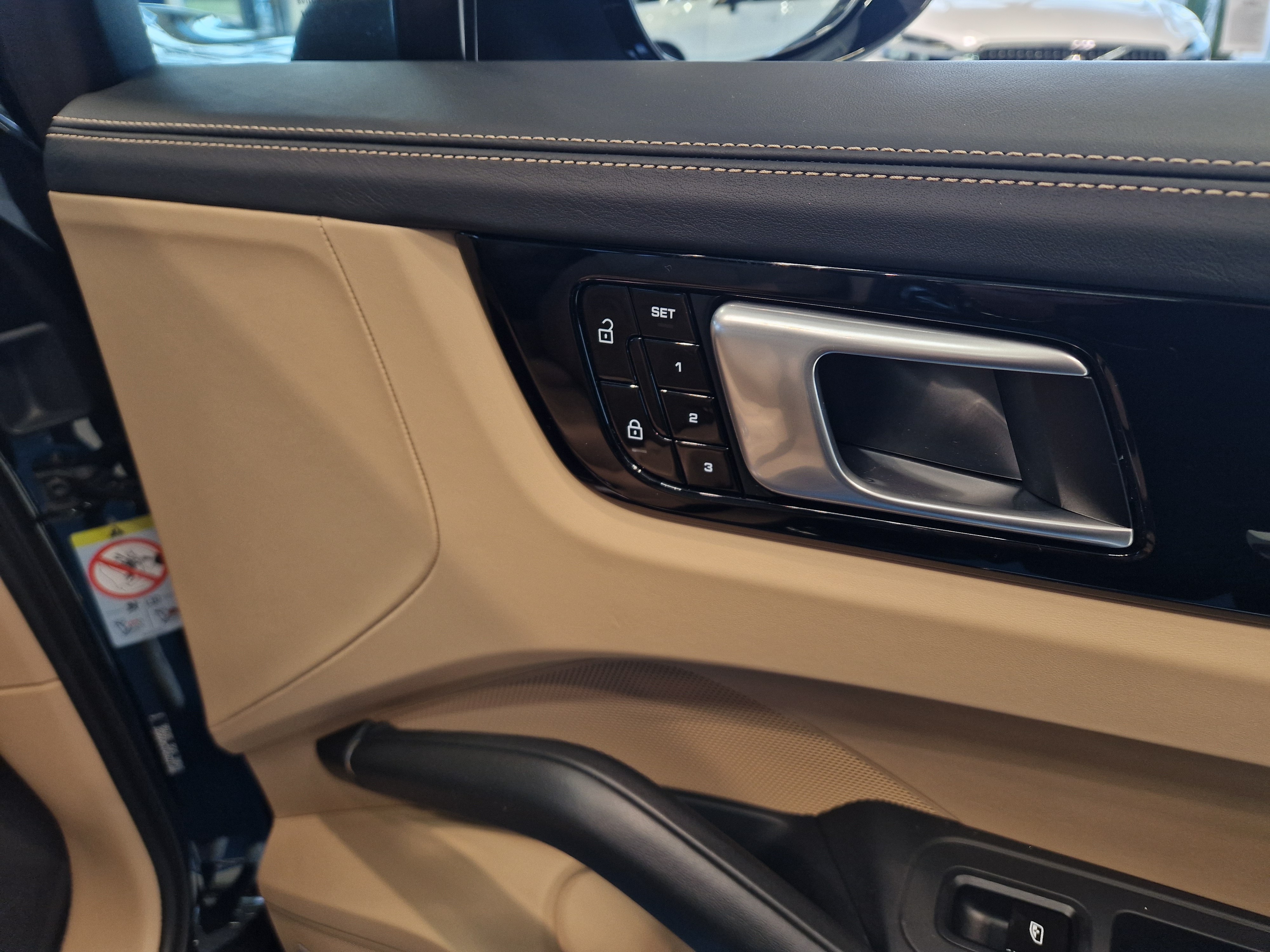 Porsche CAYENNE E-HYBRID ADVANTAGE PACKAGE