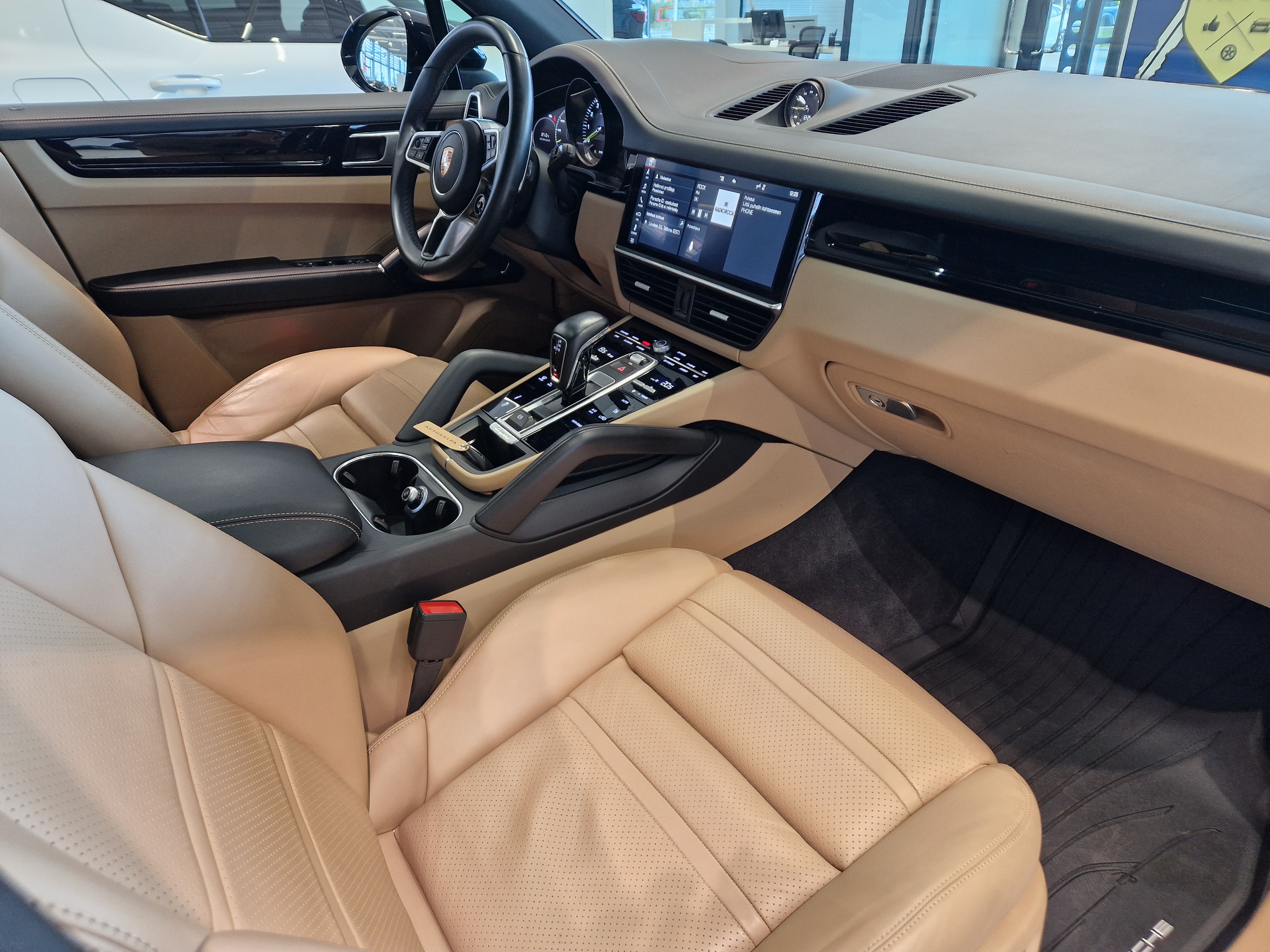 Porsche CAYENNE E-HYBRID ADVANTAGE PACKAGE