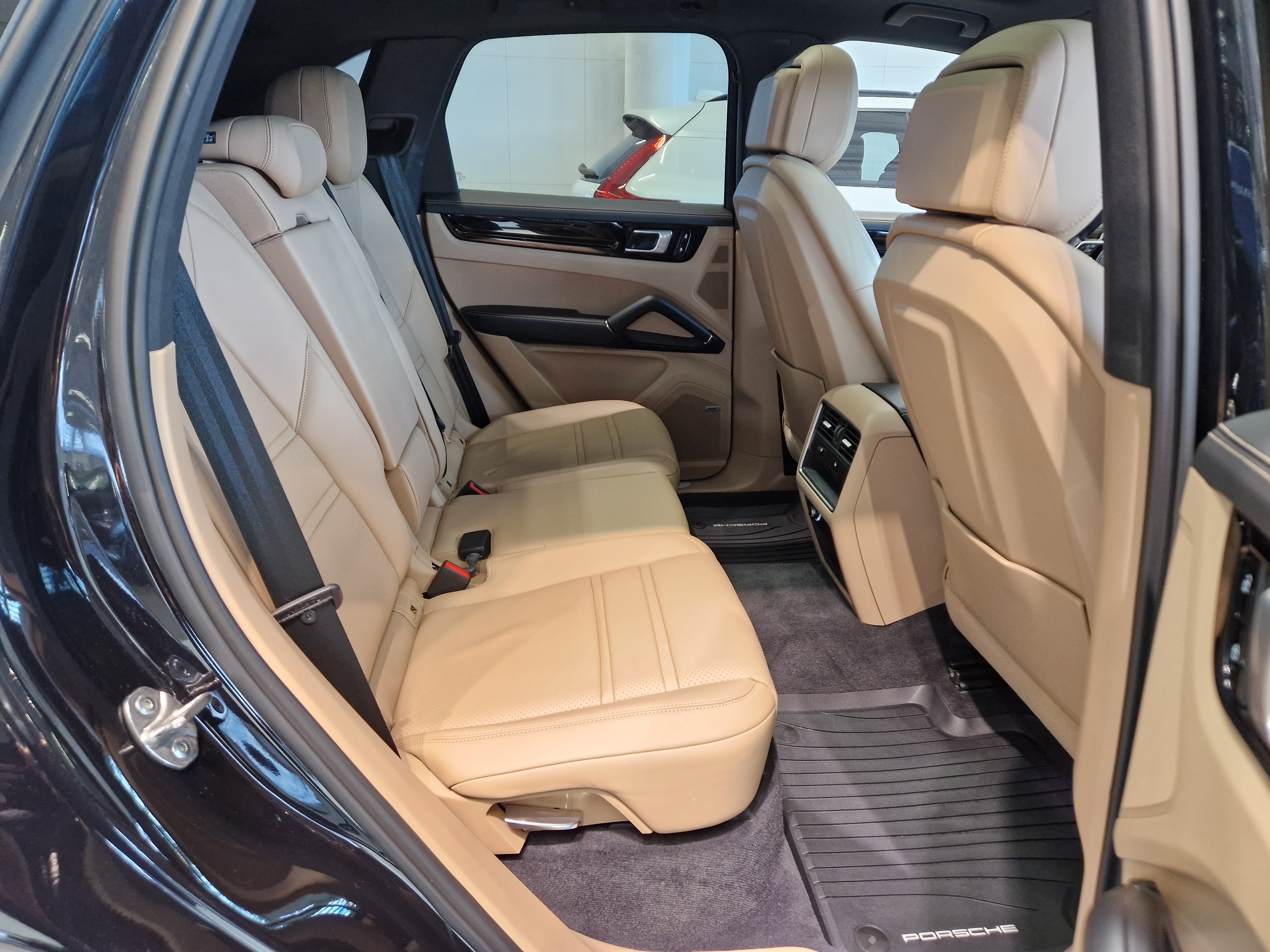 Porsche CAYENNE E-HYBRID ADVANTAGE PACKAGE