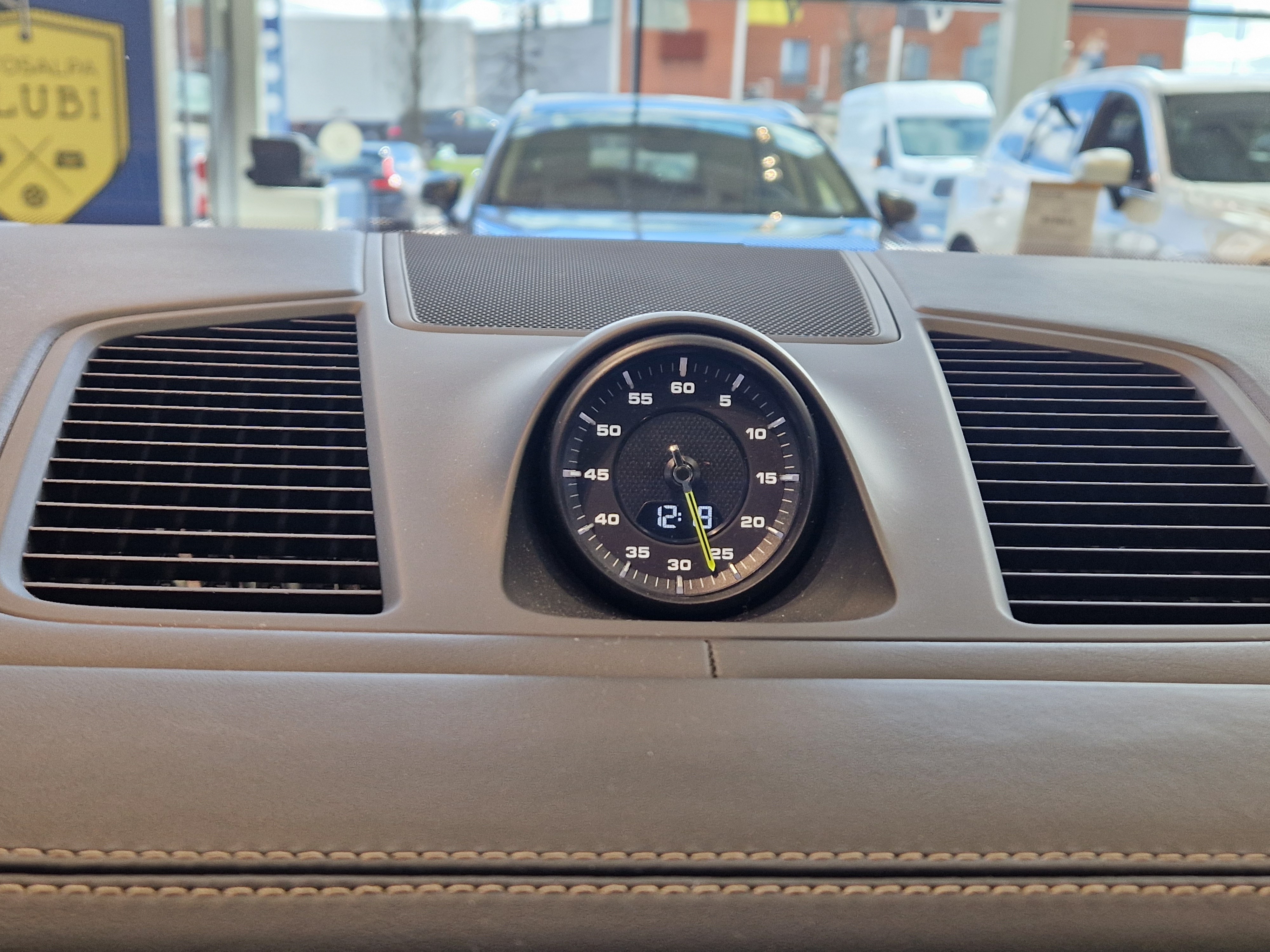 Porsche CAYENNE E-HYBRID ADVANTAGE PACKAGE