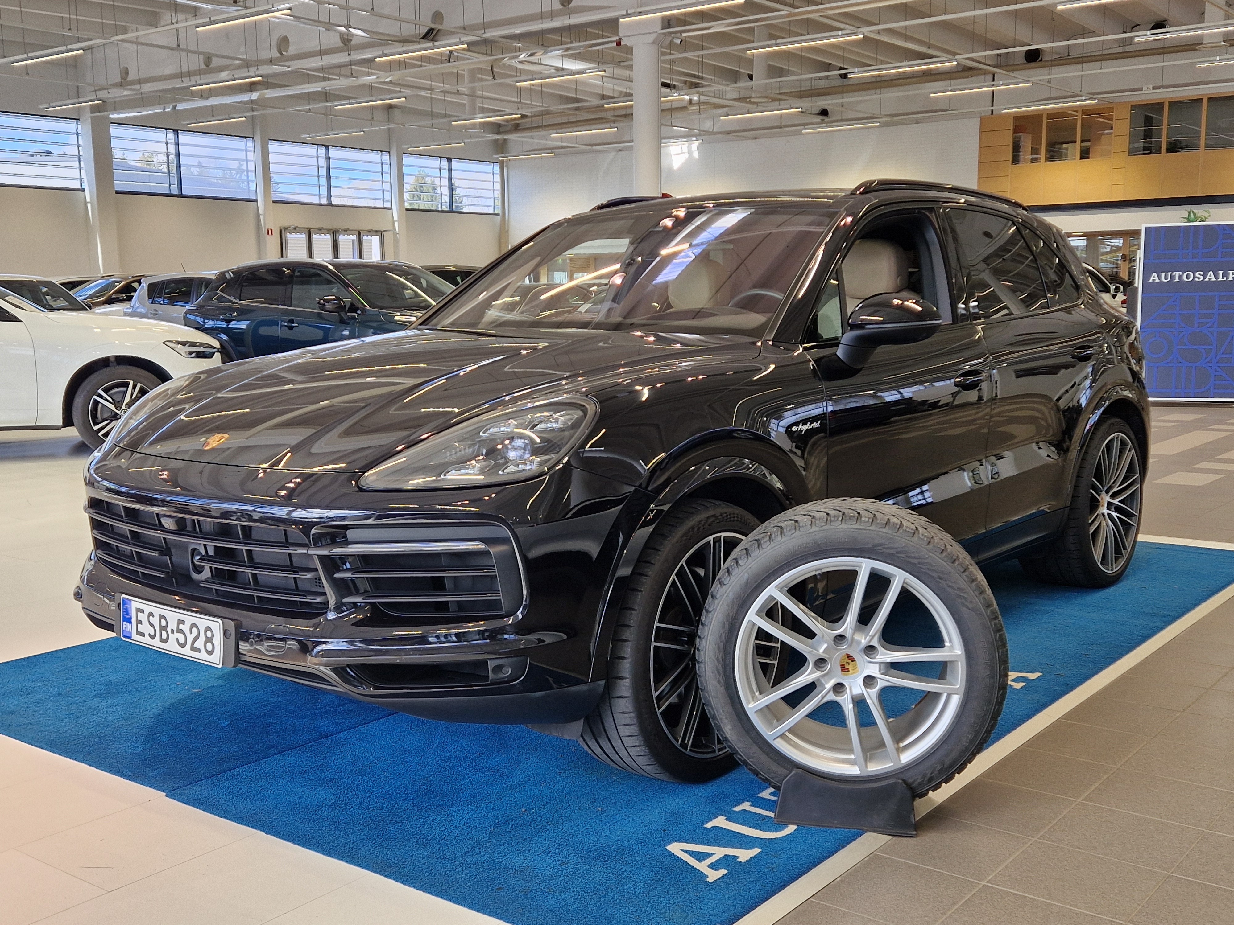Porsche CAYENNE E-HYBRID ADVANTAGE PACKAGE