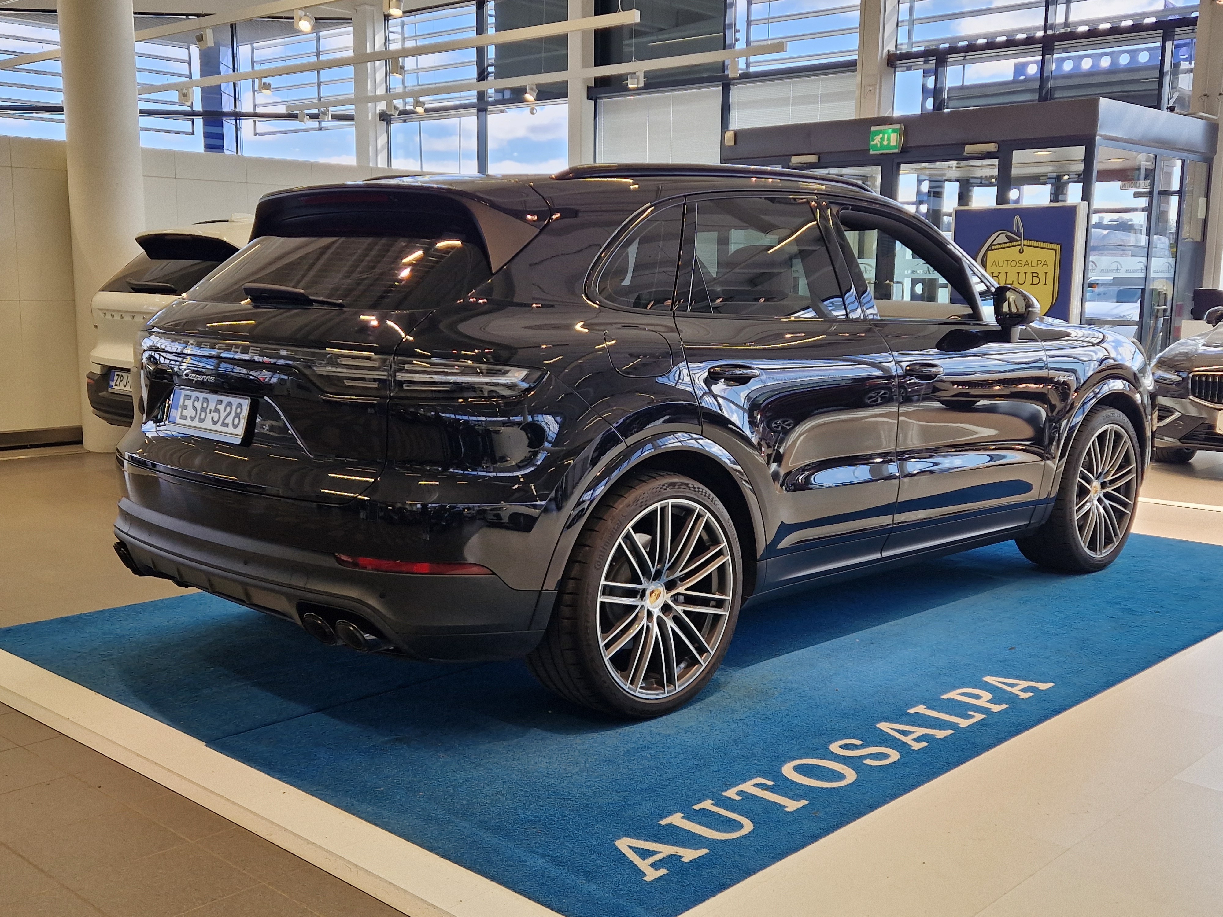 Porsche CAYENNE E-HYBRID ADVANTAGE PACKAGE