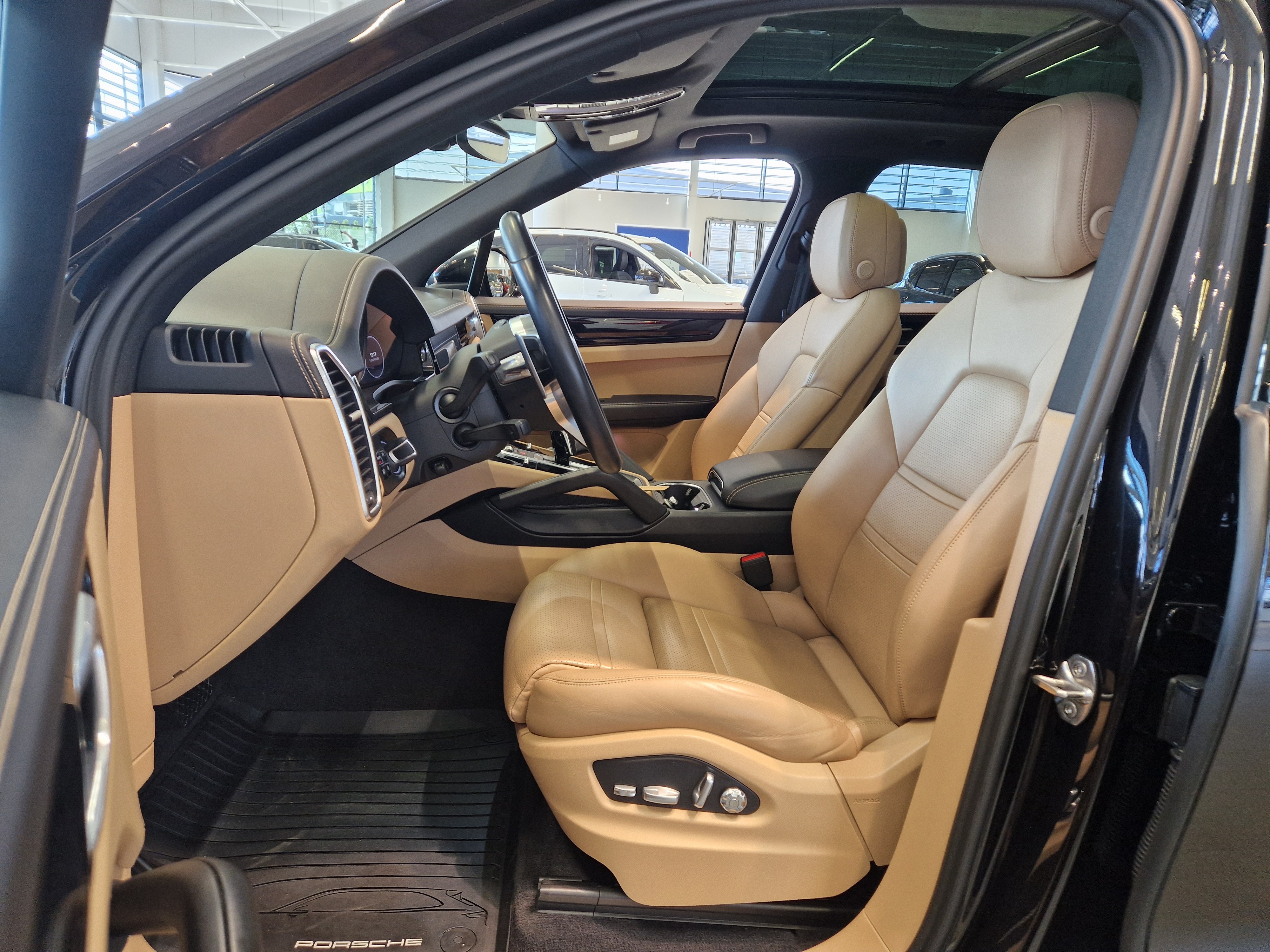 Porsche CAYENNE E-HYBRID ADVANTAGE PACKAGE