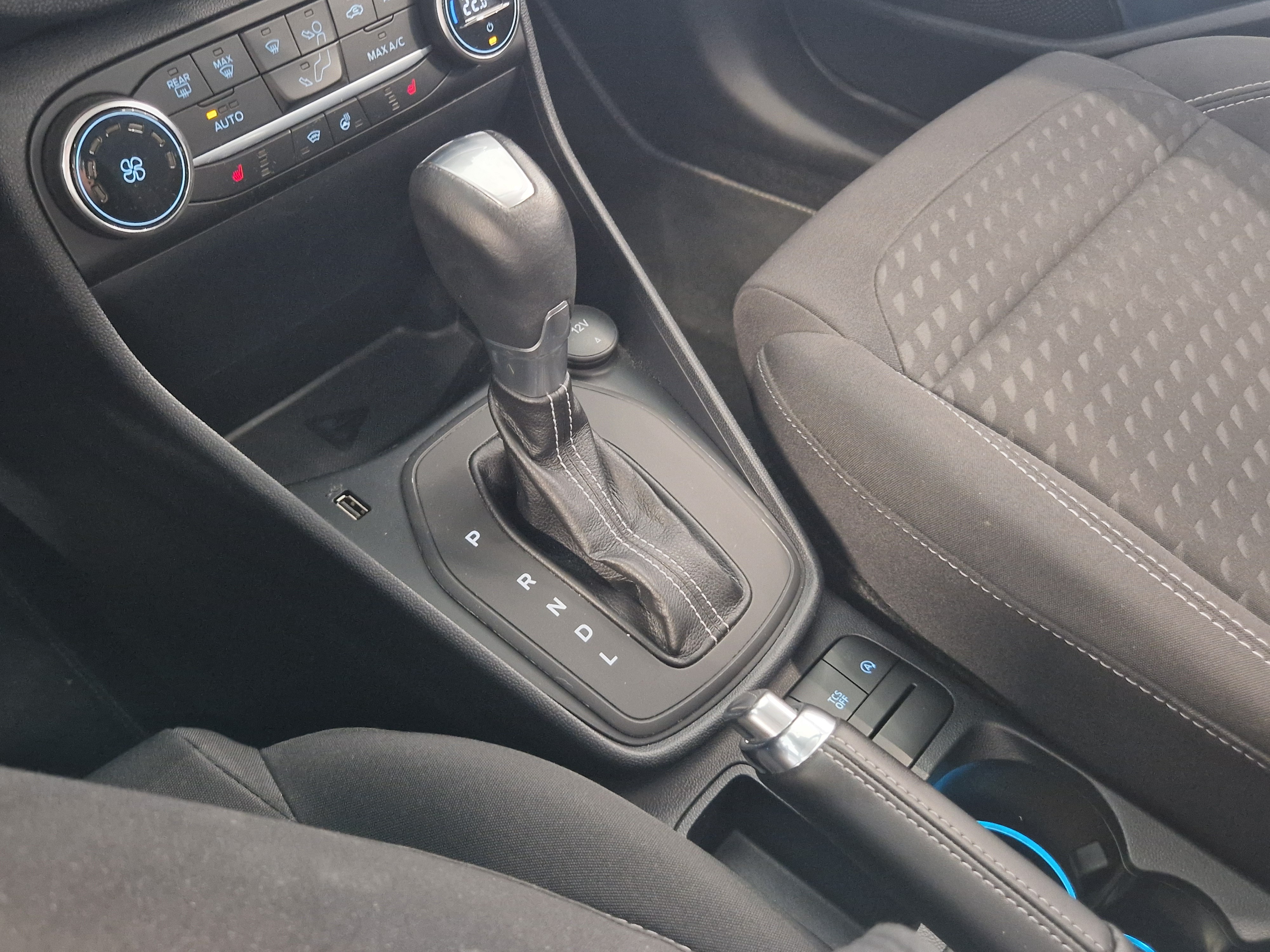 Ford FIESTA 1,0 ECOBOOST 125HV A7 TITANIUM TAKUU 12KK/20TKM