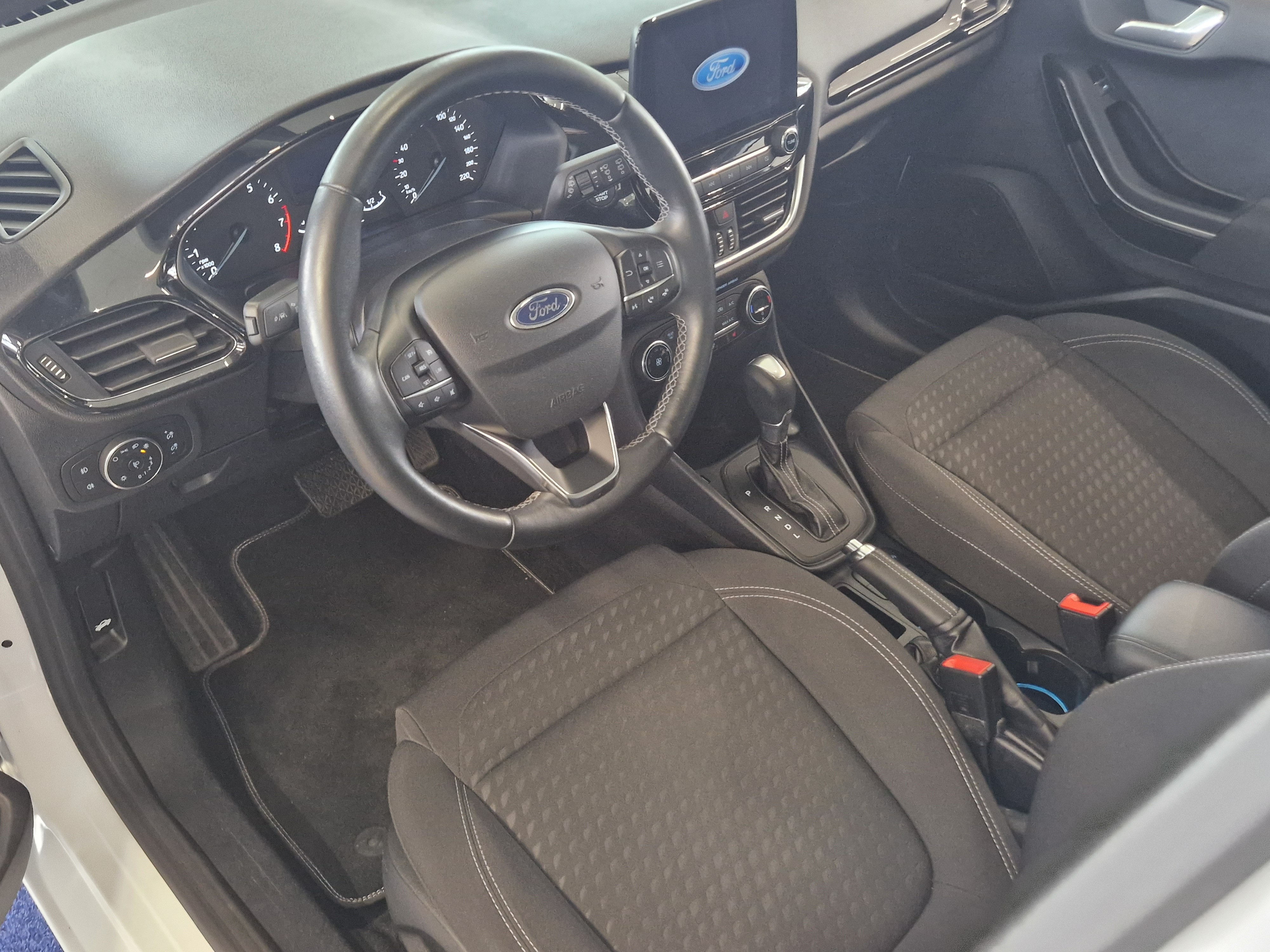 Ford FIESTA 1,0 ECOBOOST 125HV A7 TITANIUM TAKUU 12KK/20TKM
