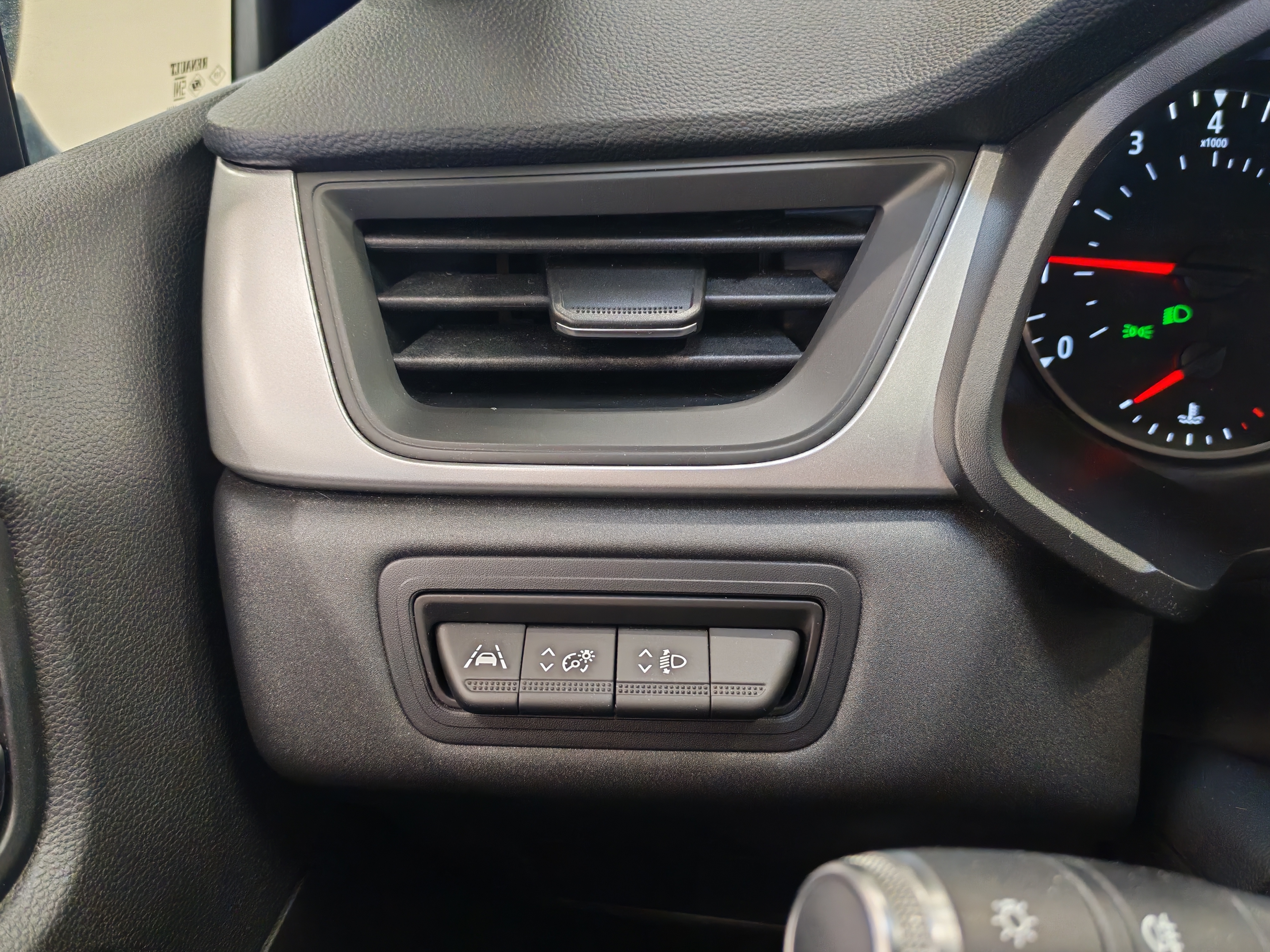 Renault CAPTUR TCE 90 ZEN TAKUU 12KK/20TKM