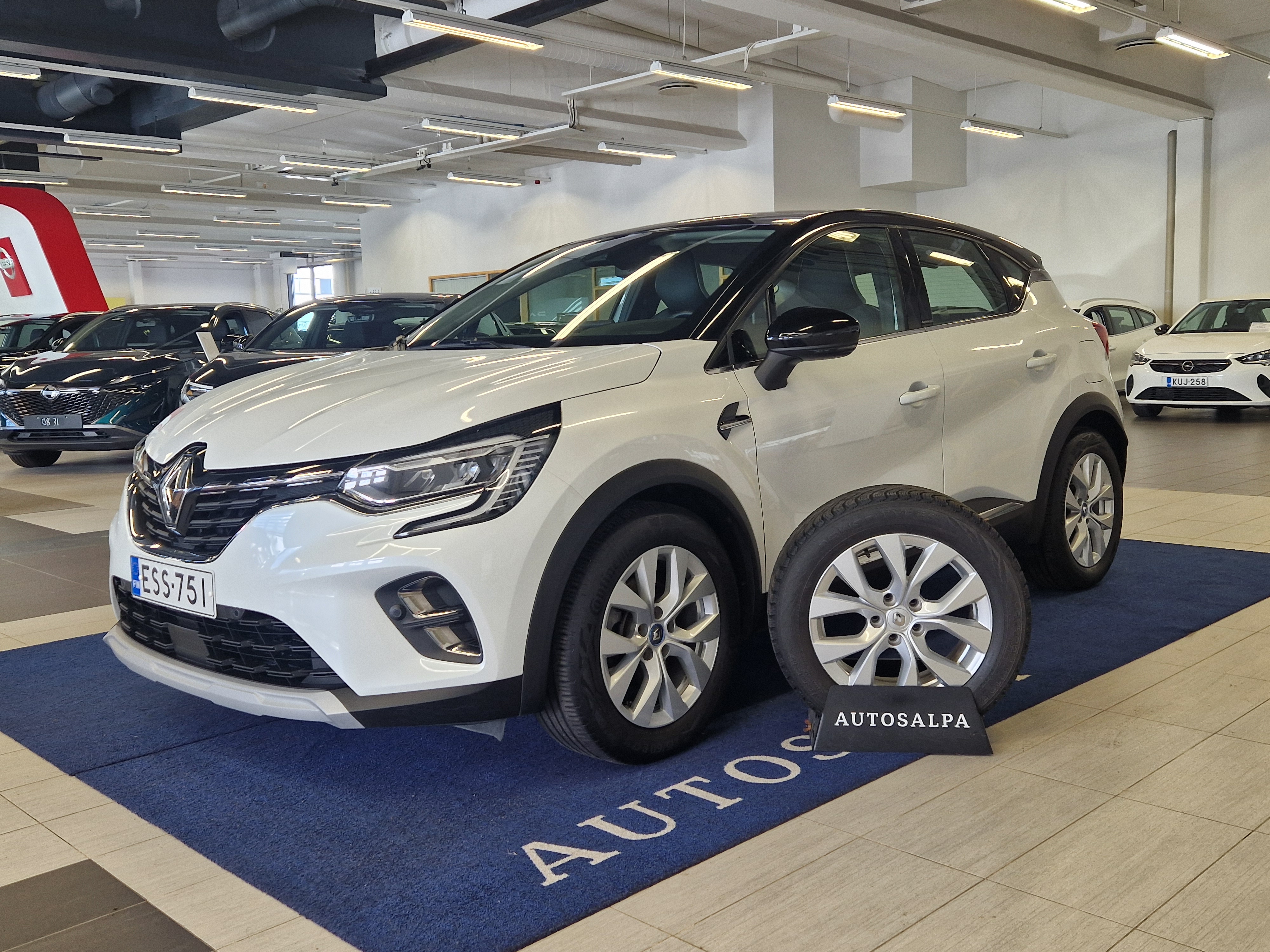 Renault CAPTUR E-TECH PLUG-IN HYBRID INTENS TAKUU 12KK/20TKM