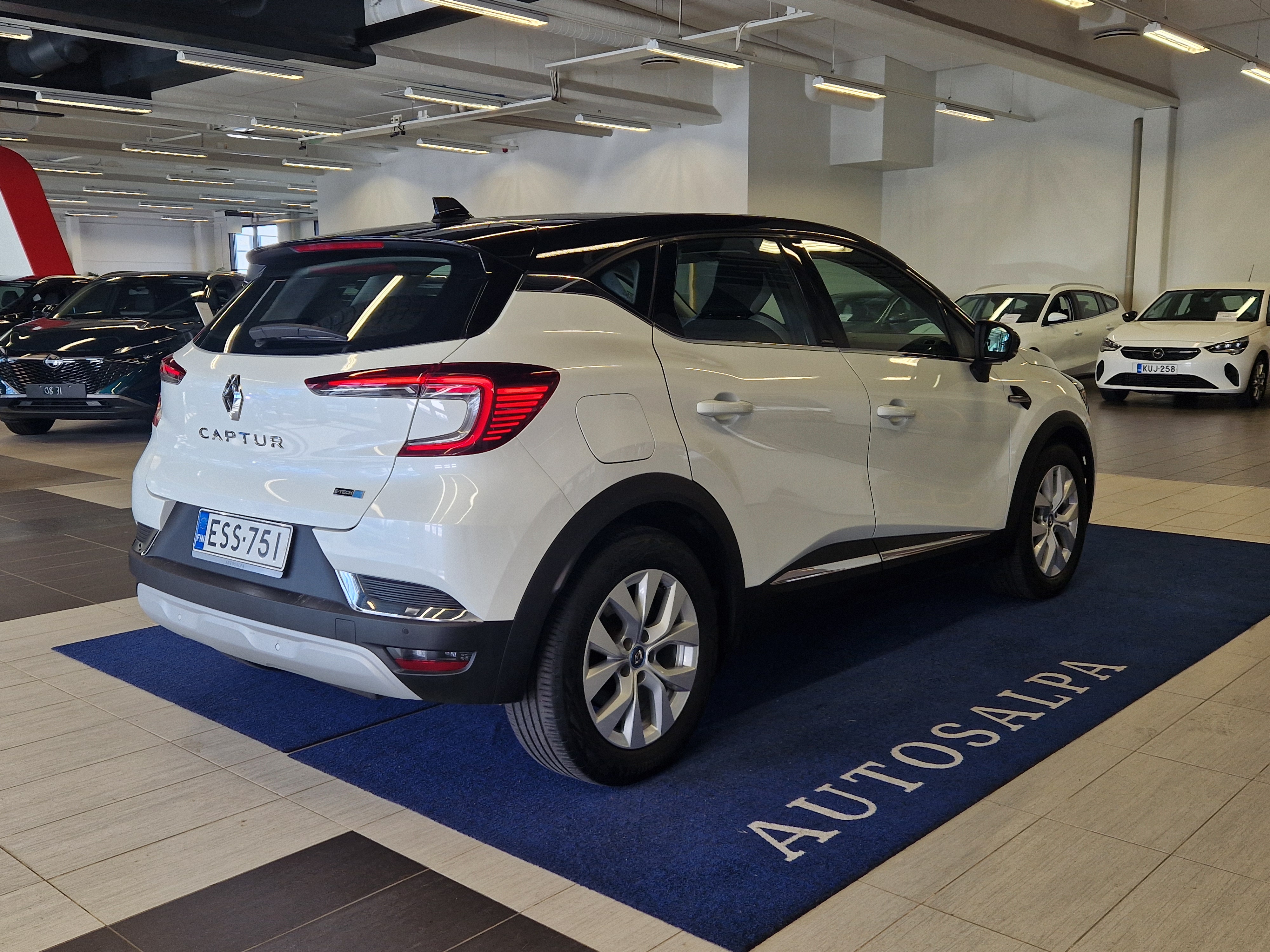 Renault CAPTUR E-TECH PLUG-IN HYBRID INTENS TAKUU 12KK/20TKM