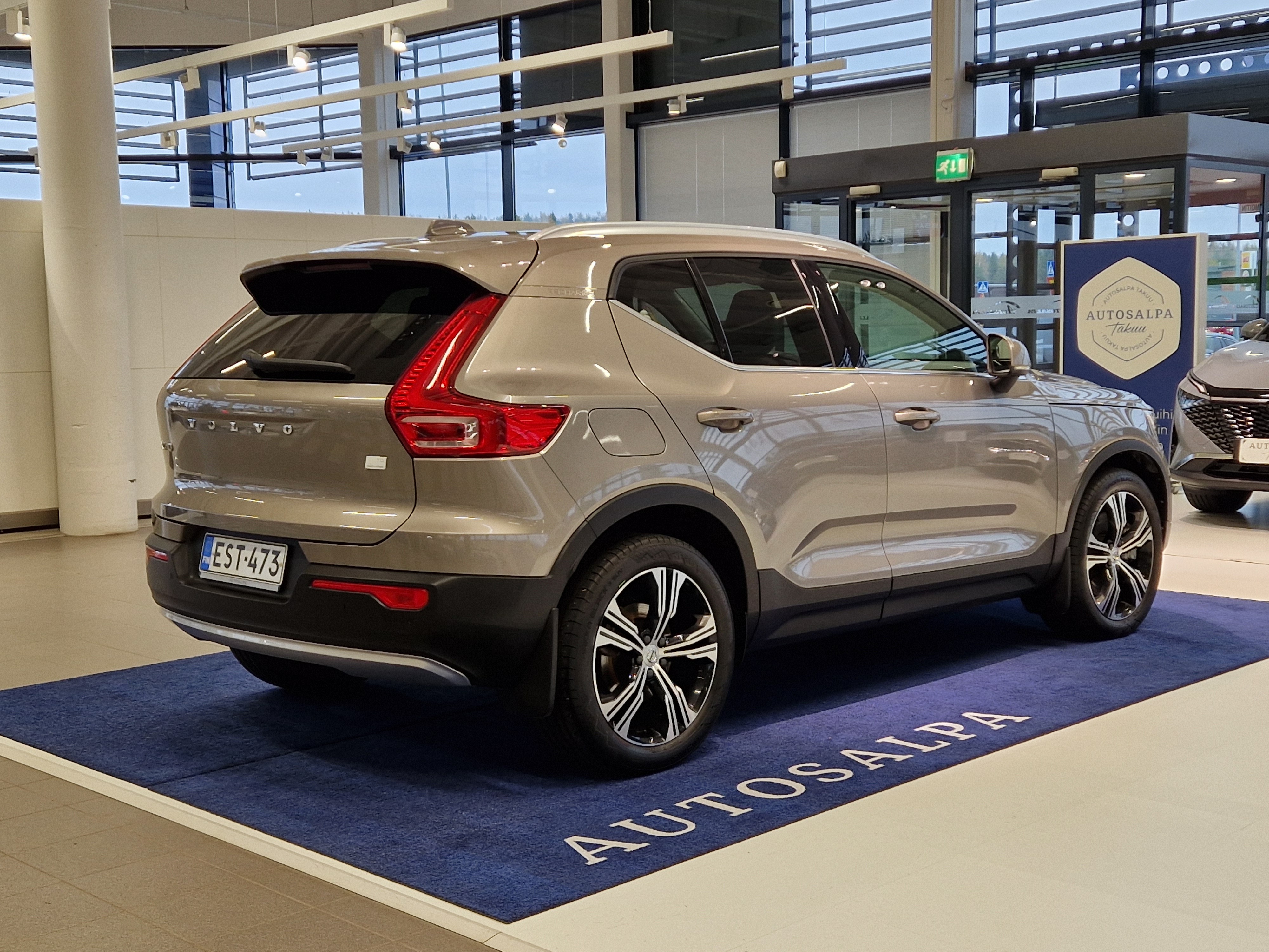 Volvo XC40 T5 TwE Business Inscription 2021, photo 2/17