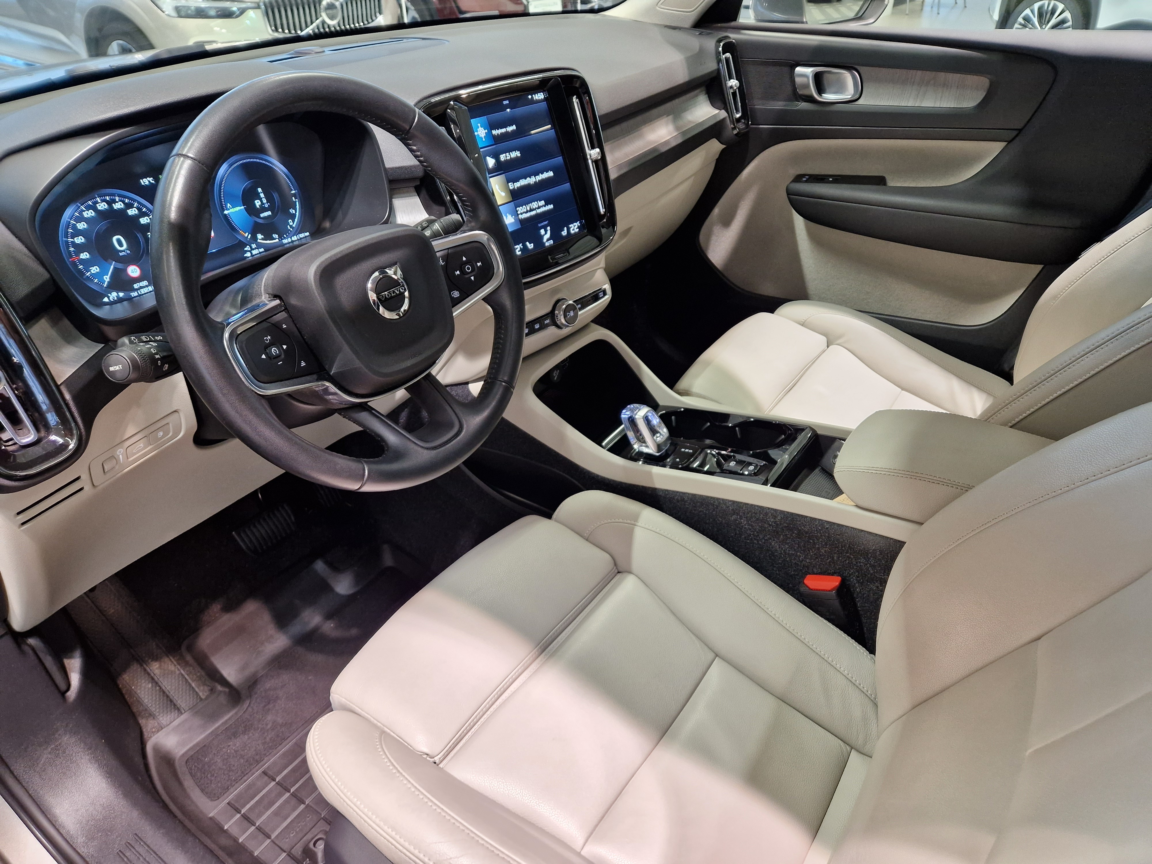 Volvo XC40 T5 TwE Business Inscription 2021, photo 3/17