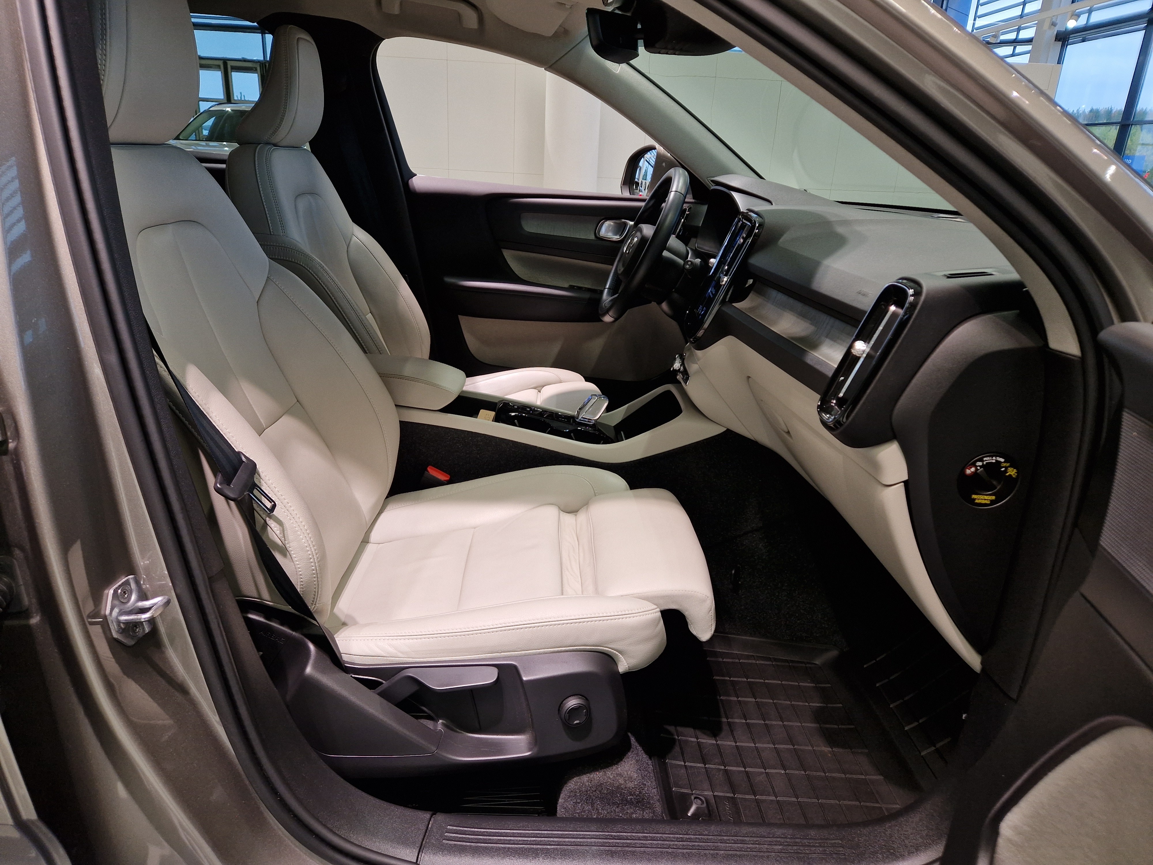 Volvo XC40 T5 TWE BUSINESS INSCRIPTION TAKUU 24KK/40TKM.