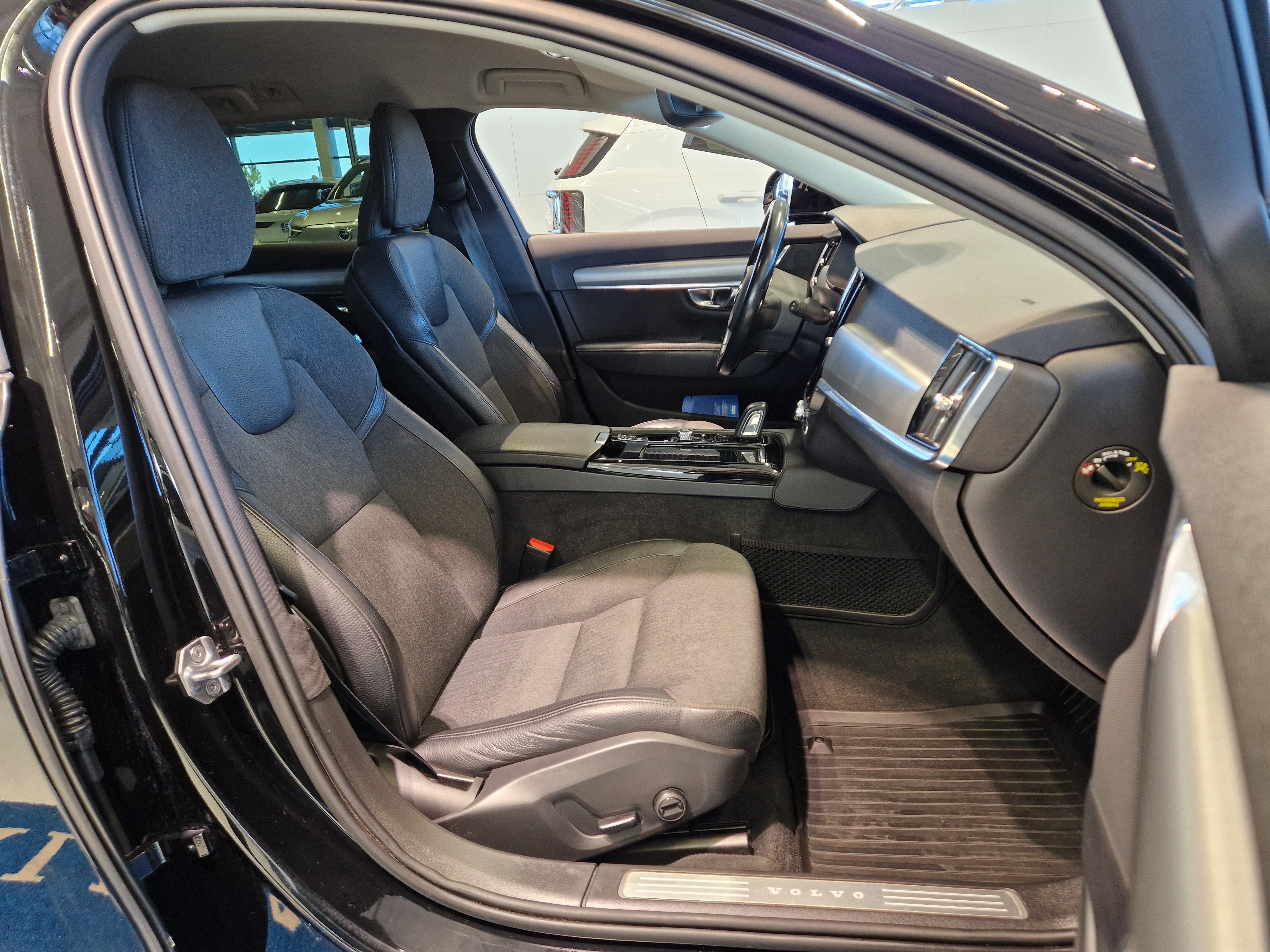 Volvo V90 T8 TWE AWD MOMENTUM TAKUU 24KK/40TKM