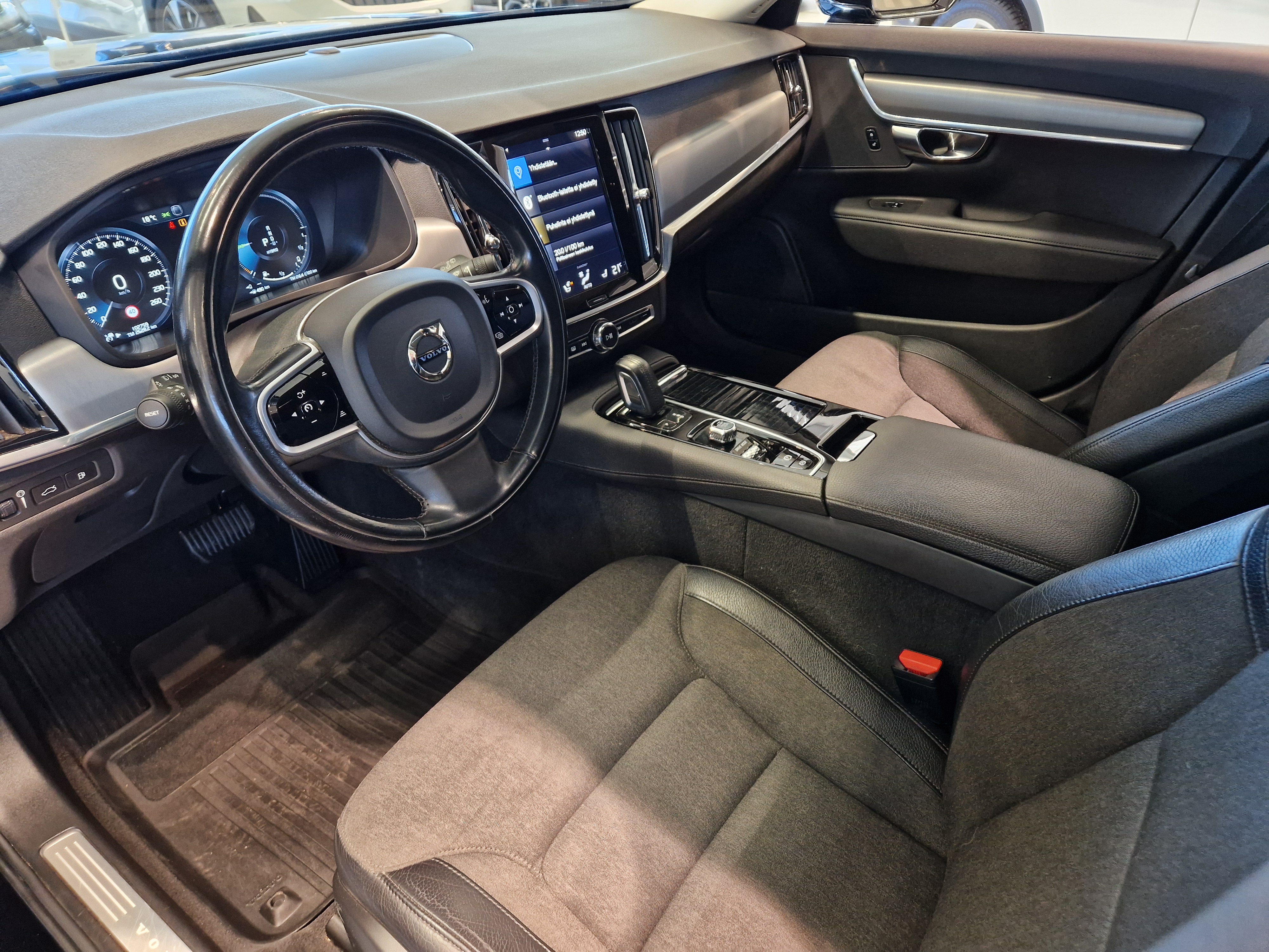 Volvo V90 T8 TWE AWD MOMENTUM TAKUU 24KK/40TKM