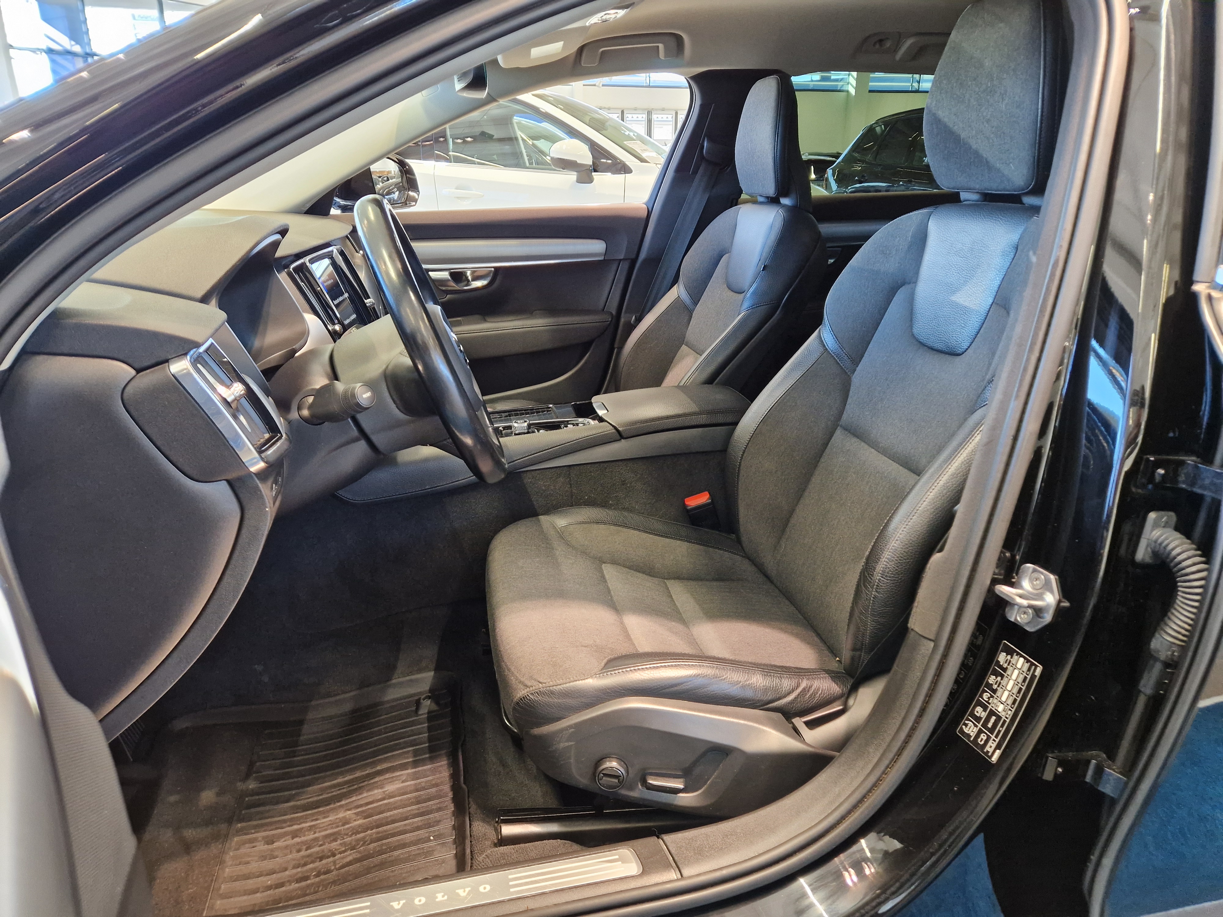 Volvo V90 T8 TWE AWD MOMENTUM TAKUU 24KK/40TKM