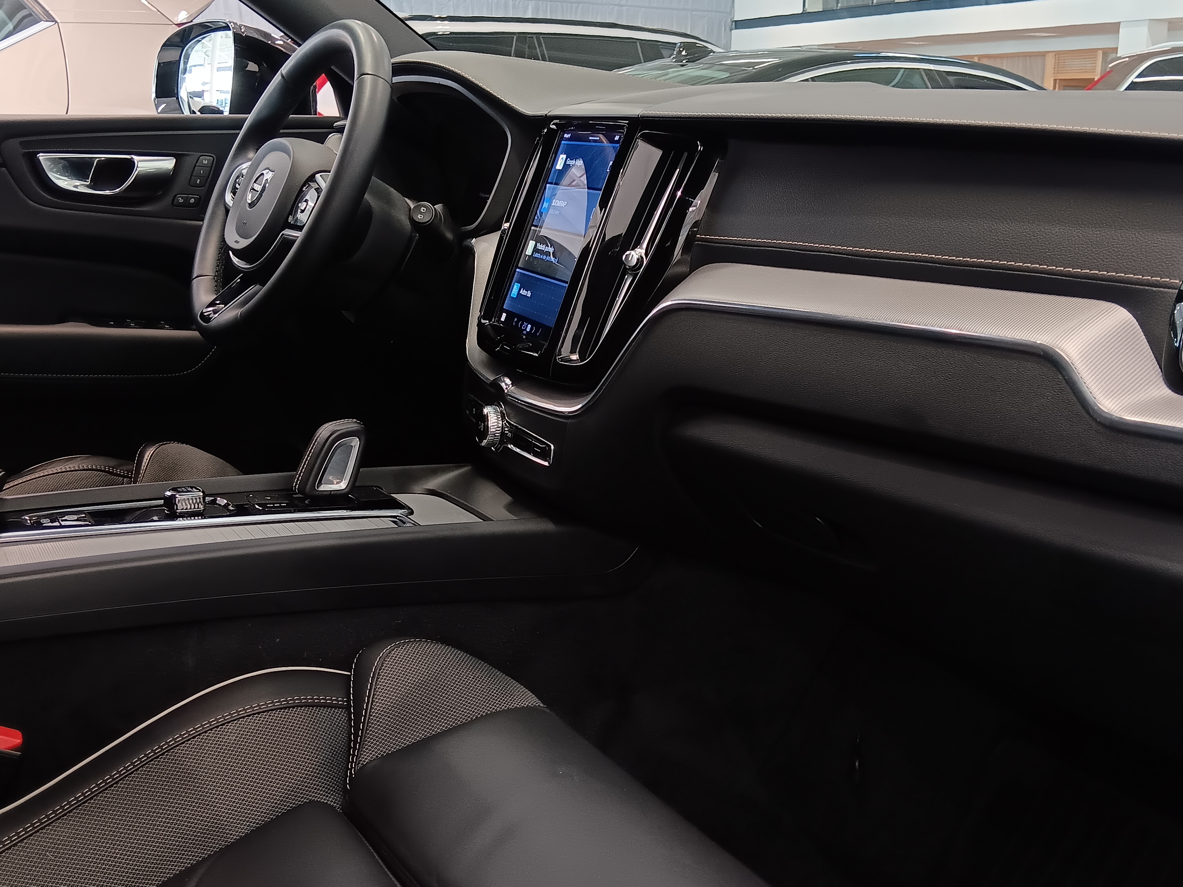 Volvo XC60 B4 AWD D-MHEV BUSINESS R-DESIGN EDITION AUT