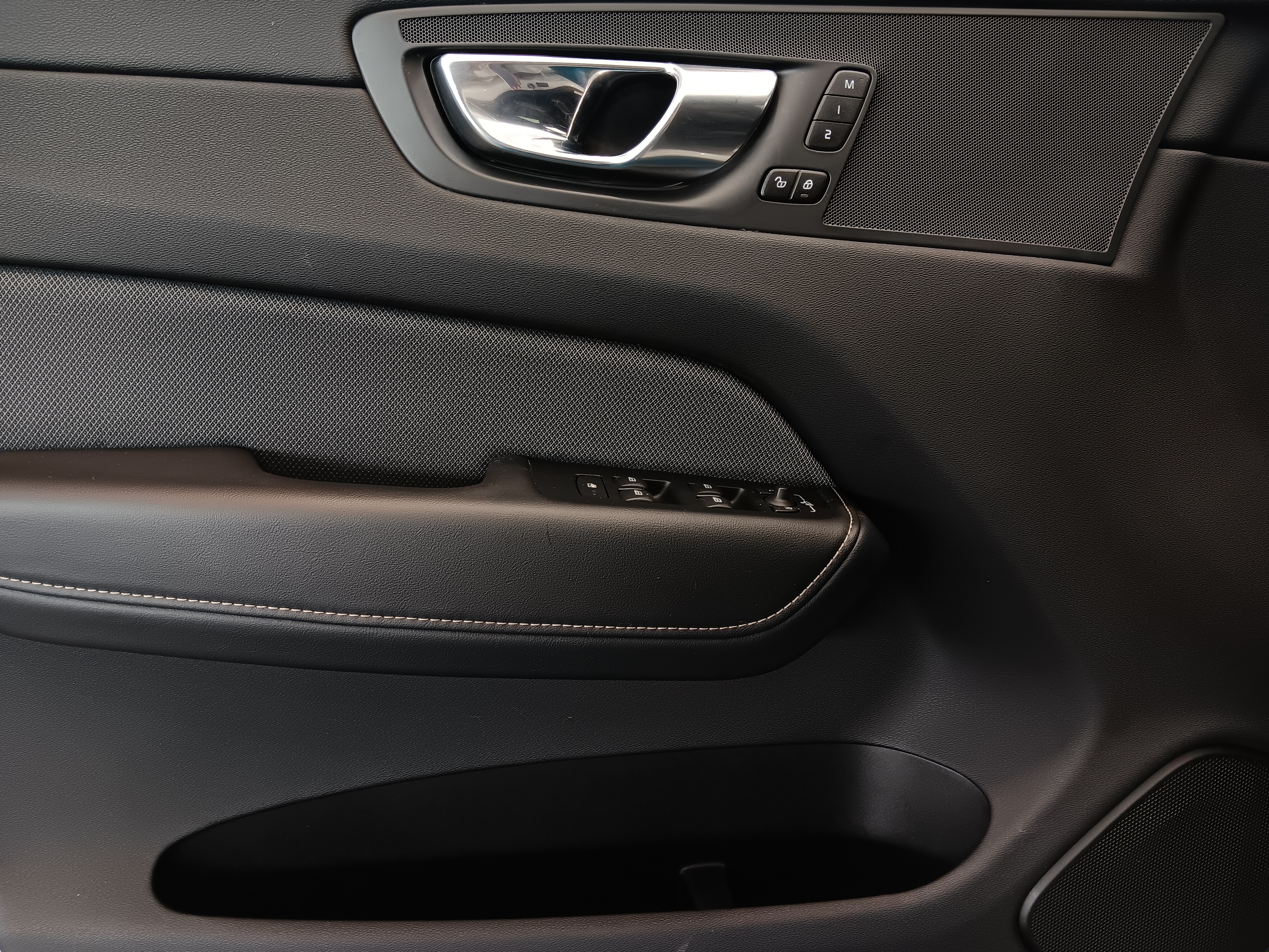 Volvo XC60 B4 AWD D-MHEV BUSINESS R-DESIGN EDITION AUT