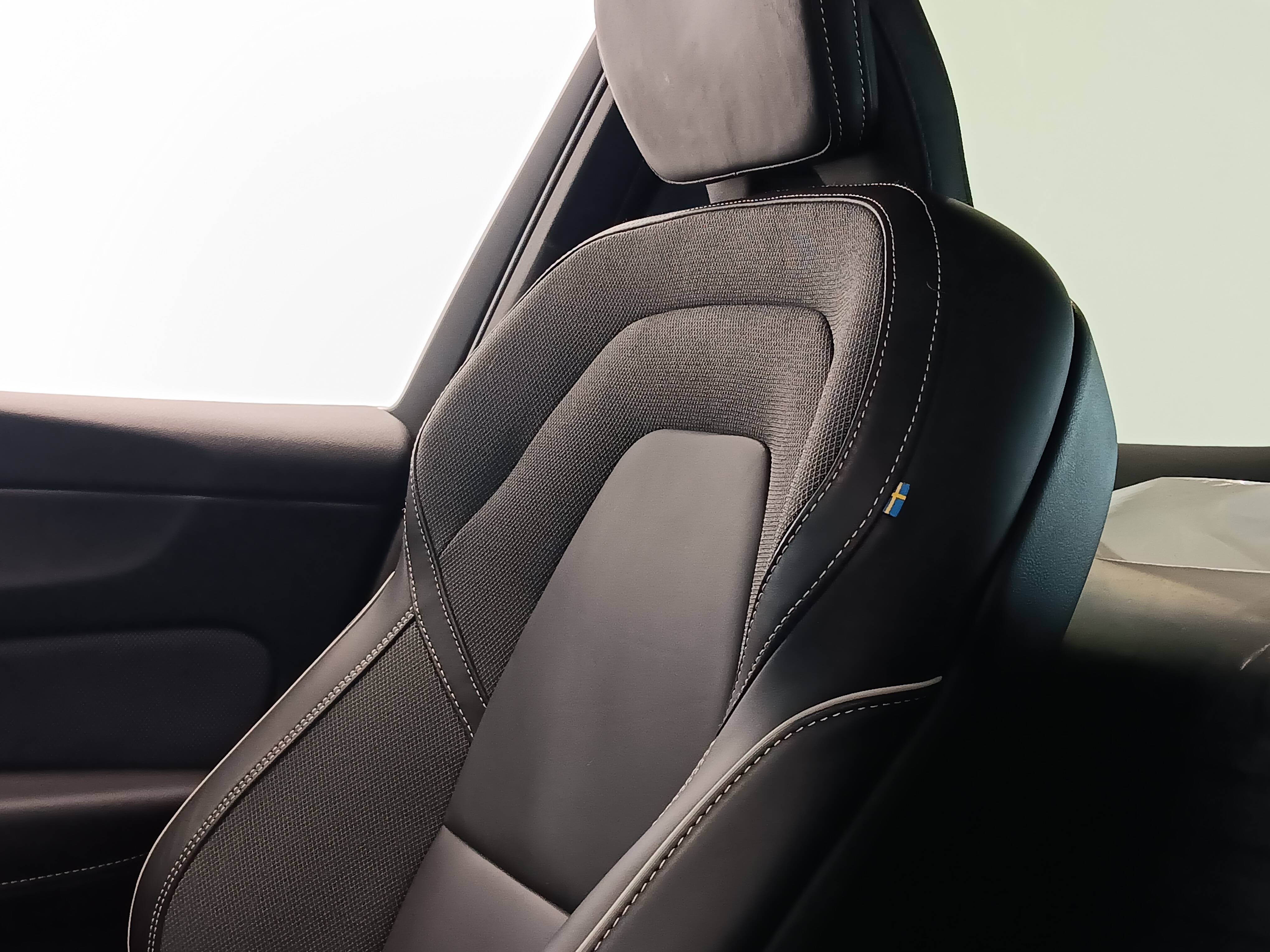Volvo XC60 B4 AWD D-MHEV BUSINESS R-DESIGN EDITION AUT