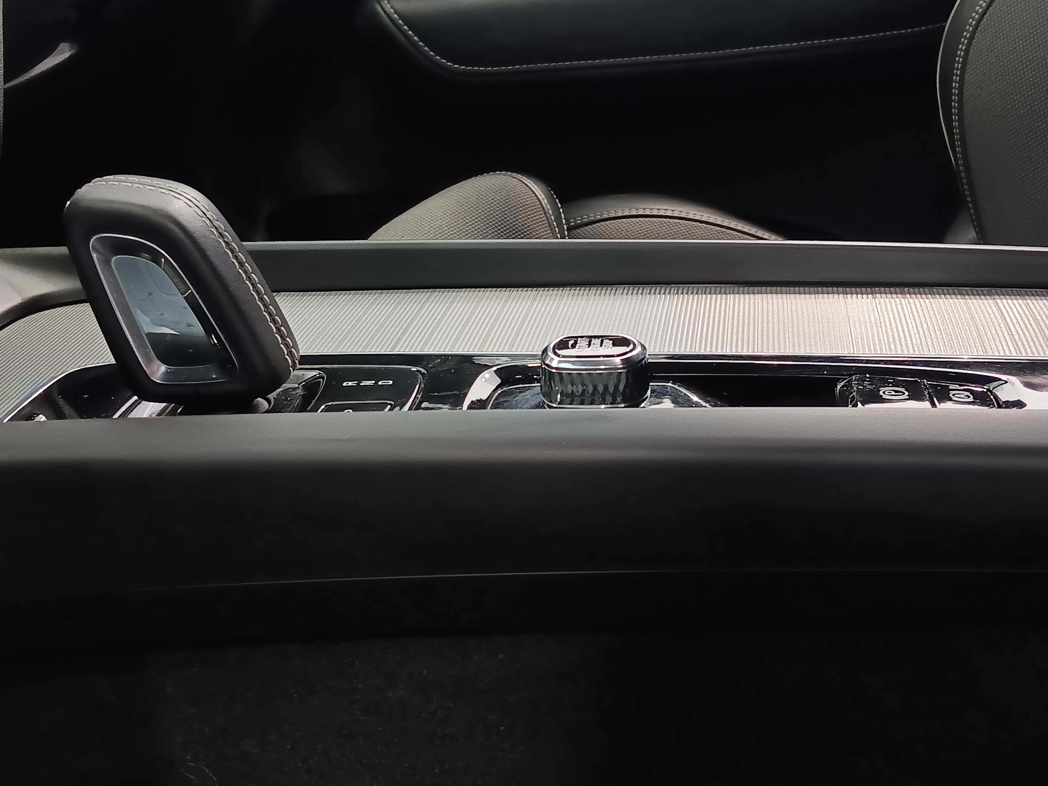 Volvo XC60 B4 AWD D-MHEV BUSINESS R-DESIGN EDITION AUT