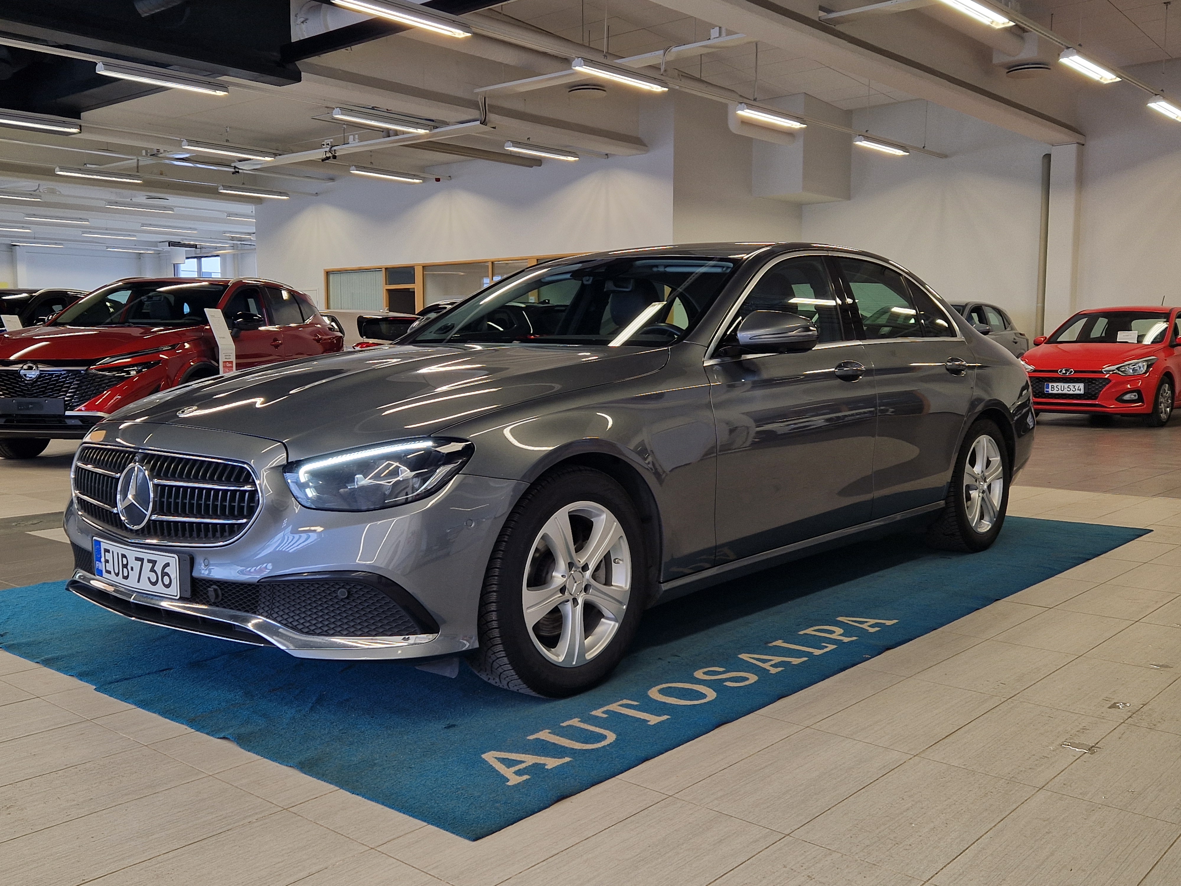 Mercedes-benz E 220 D EDITION 4MATIC A TAKUU 24KK/40TKM AVANTGARDE