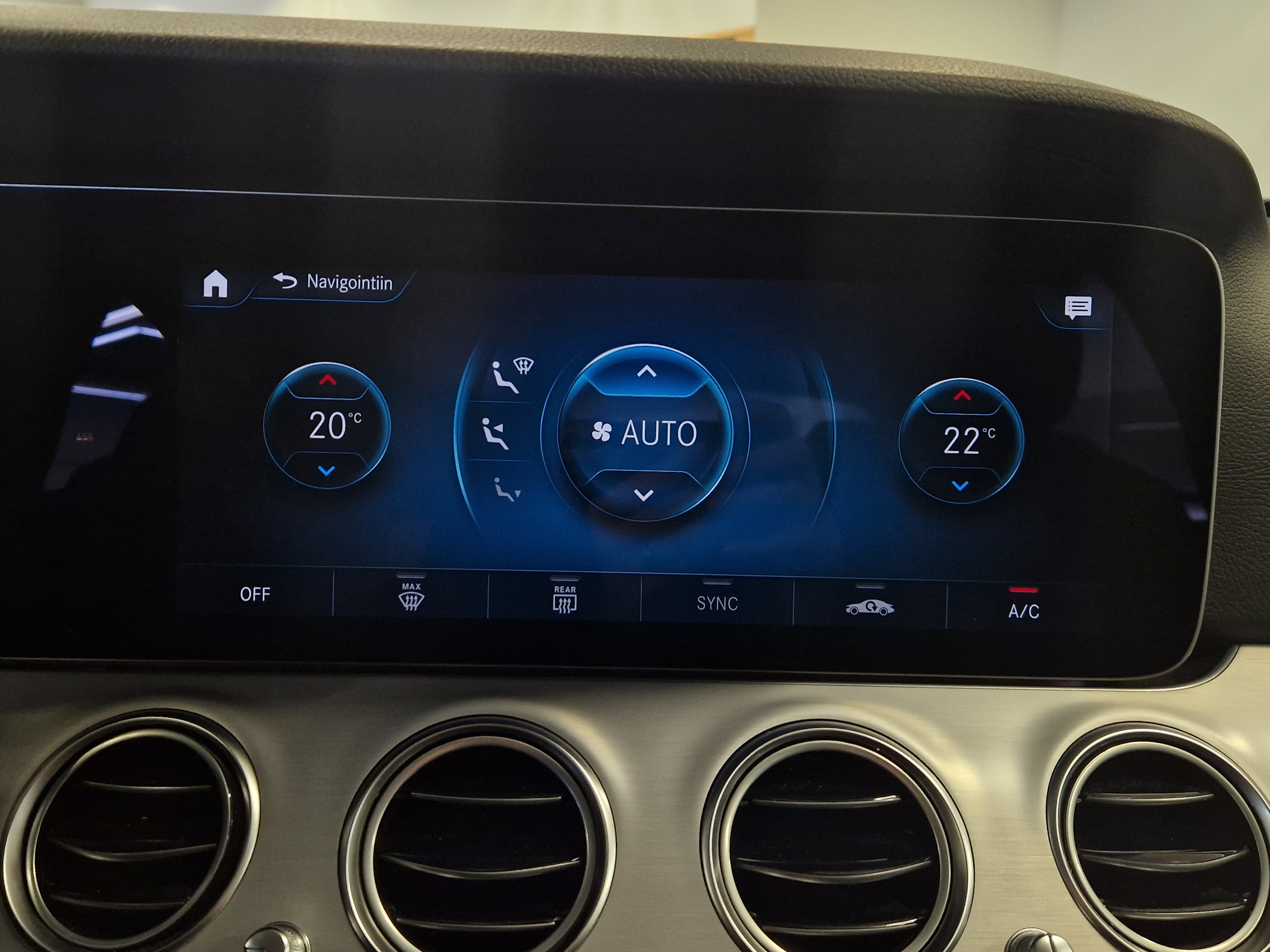 Mercedes-benz E 220 D EDITION 4MATIC A TAKUU 24KK/40TKM AVANTGARDE
