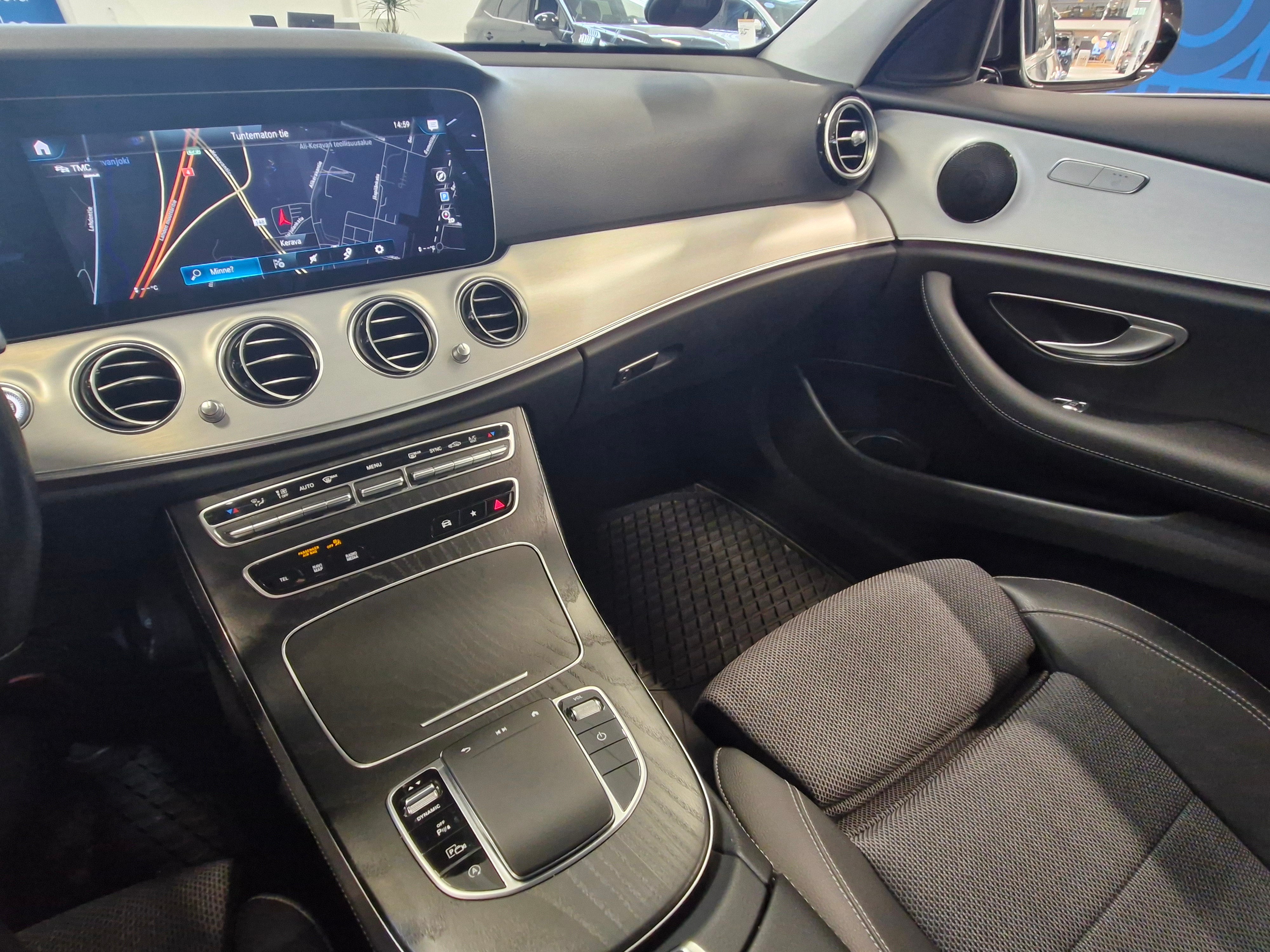 Mercedes-benz E 220 D EDITION 4MATIC A TAKUU 24KK/40TKM AVANTGARDE
