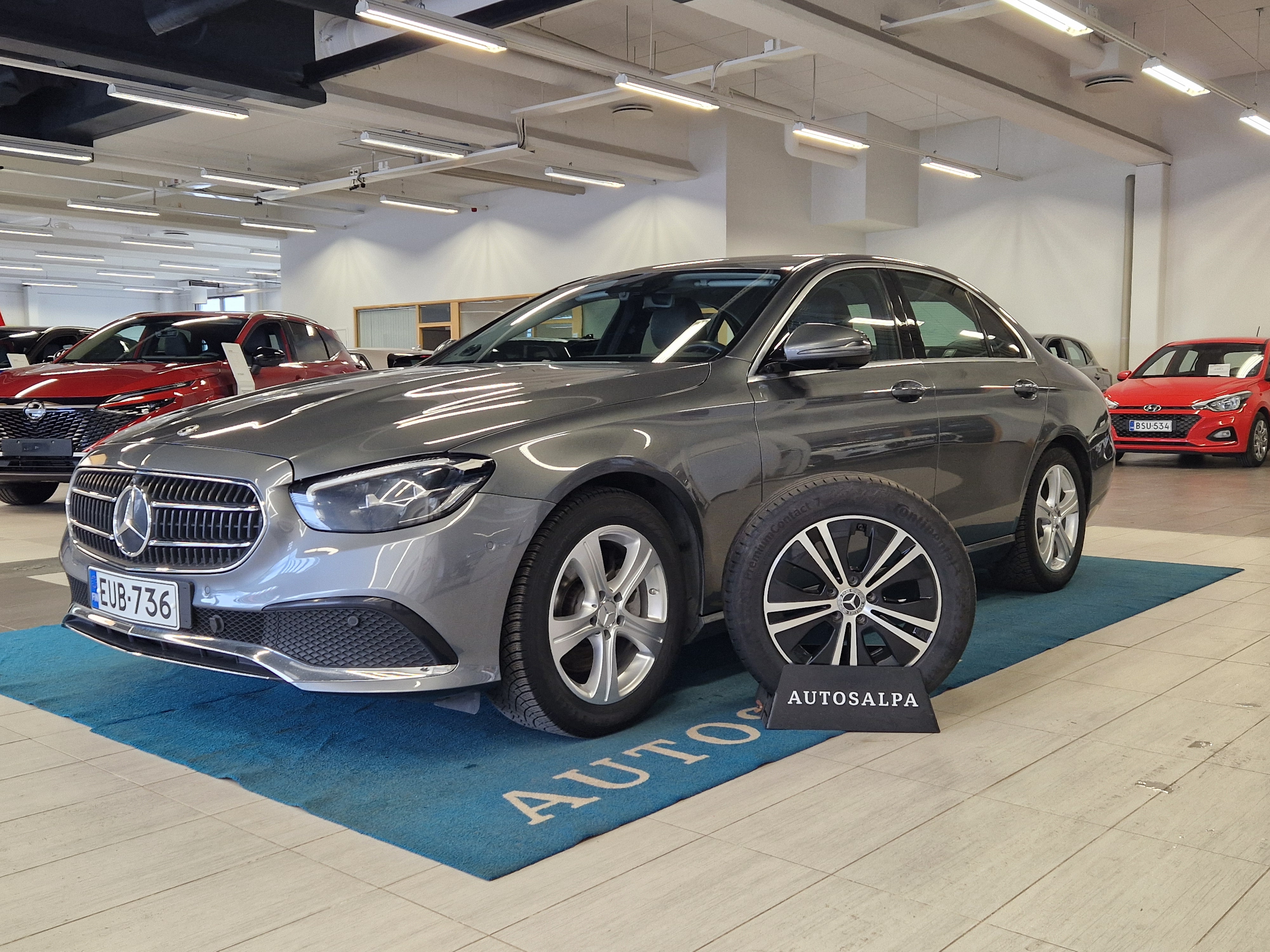 Mercedes-benz E 220 D EDITION 4MATIC A TAKUU 24KK/40TKM AVANTGARDE