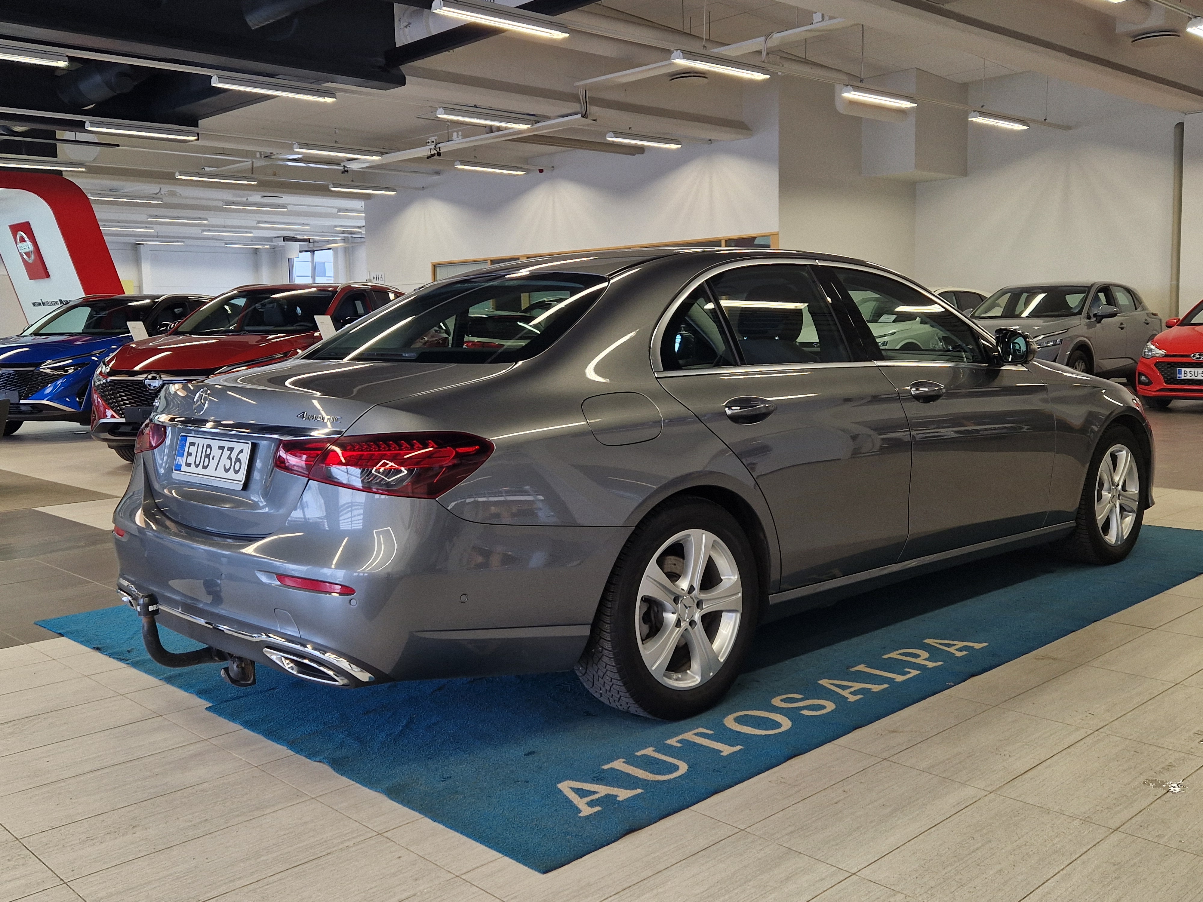 Mercedes-benz E 220 D EDITION 4MATIC A TAKUU 24KK/40TKM AVANTGARDE