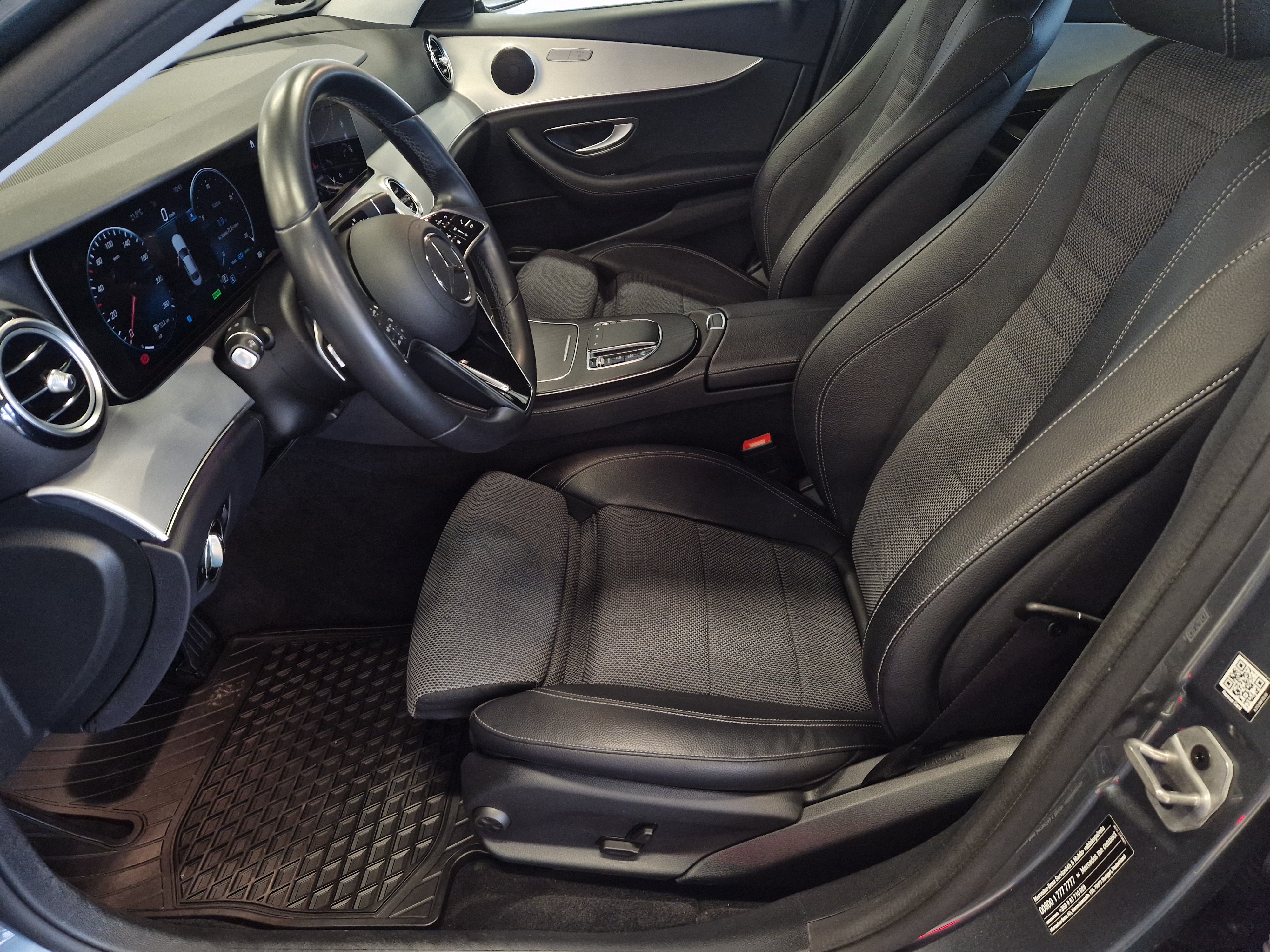 Mercedes-benz E 220 D EDITION 4MATIC A TAKUU 24KK/40TKM AVANTGARDE