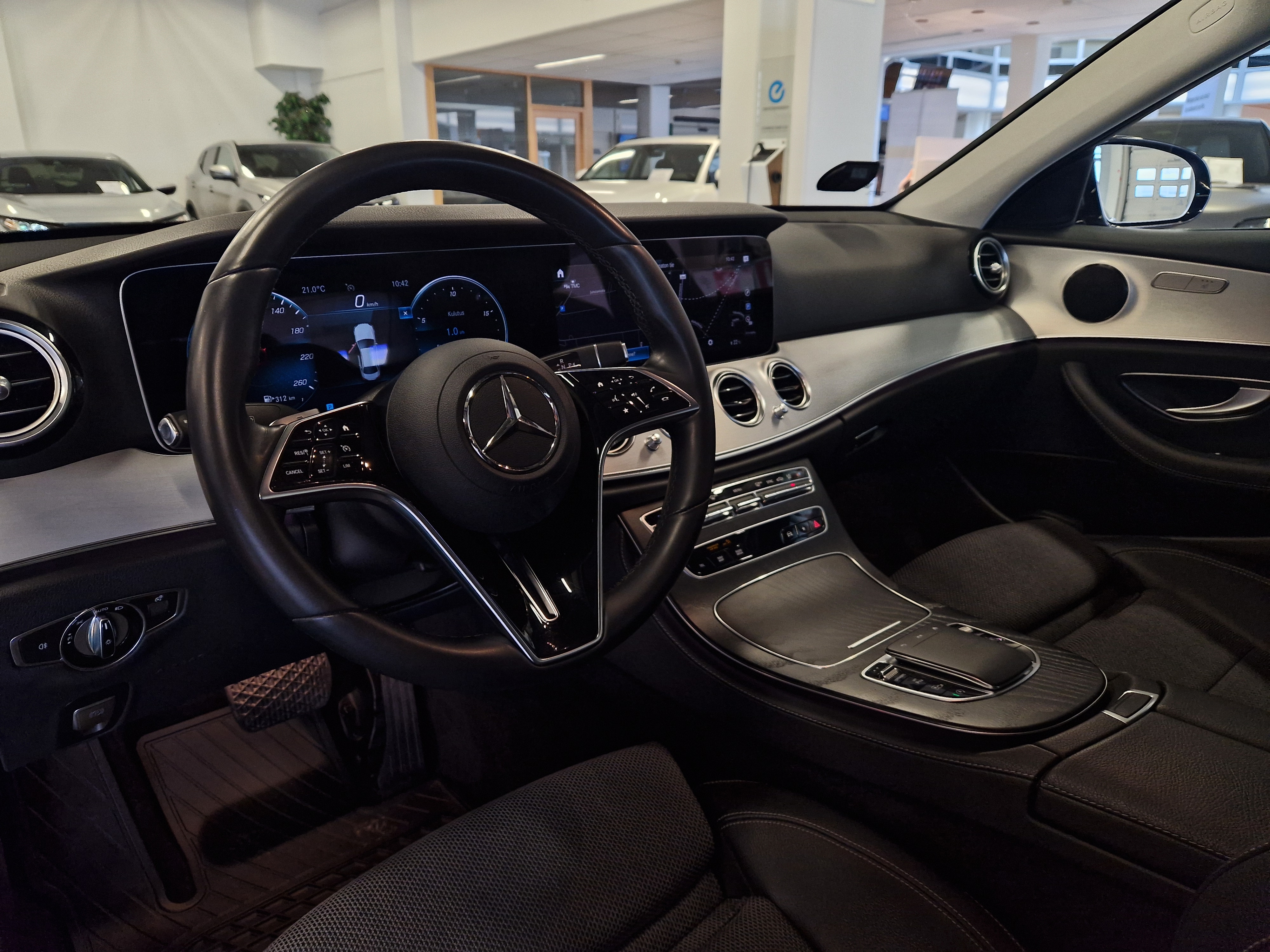 Mercedes-benz E 220 D EDITION 4MATIC A TAKUU 24KK/40TKM AVANTGARDE