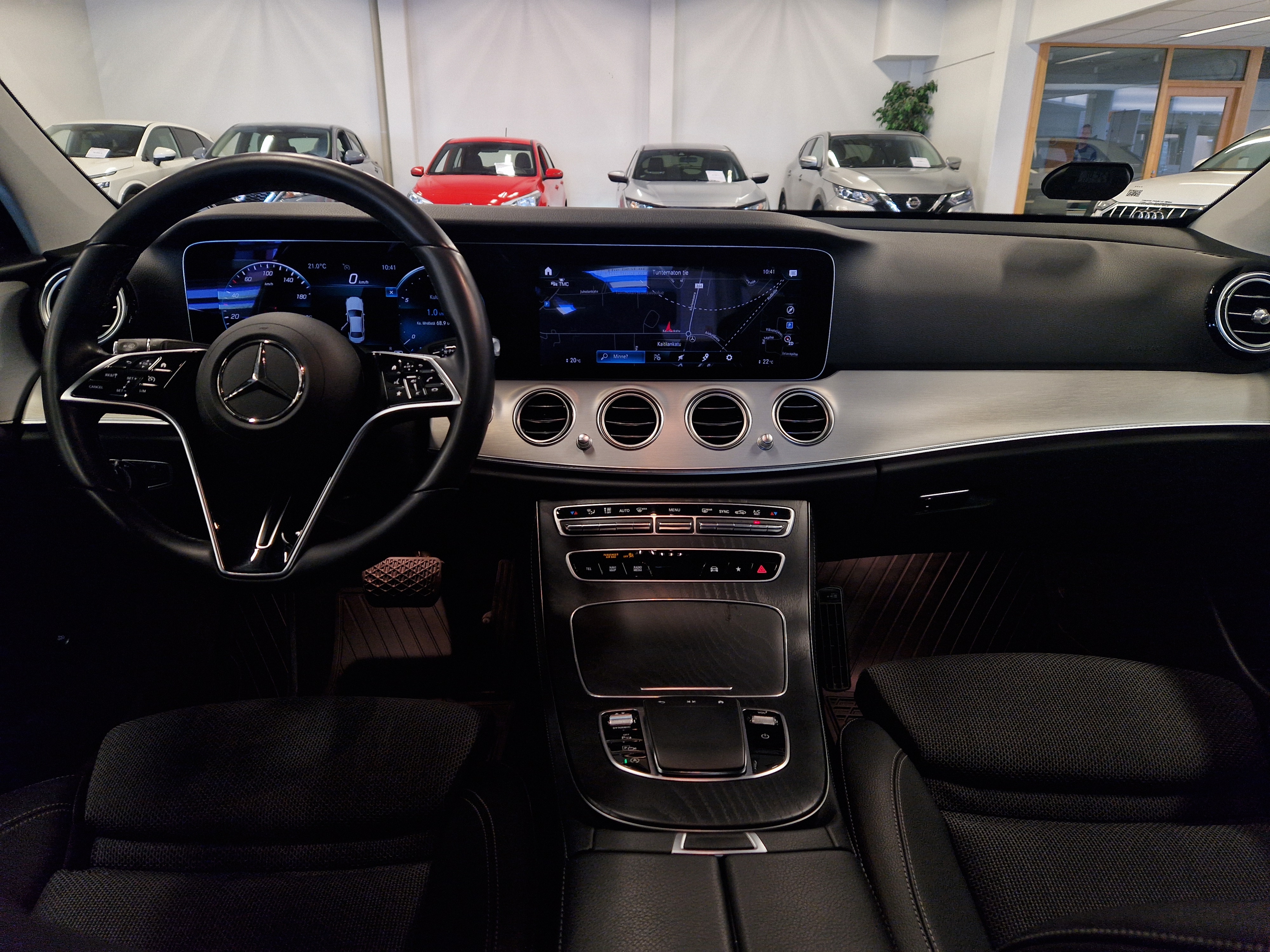 Mercedes-benz E 220 D EDITION 4MATIC A TAKUU 24KK/40TKM AVANTGARDE