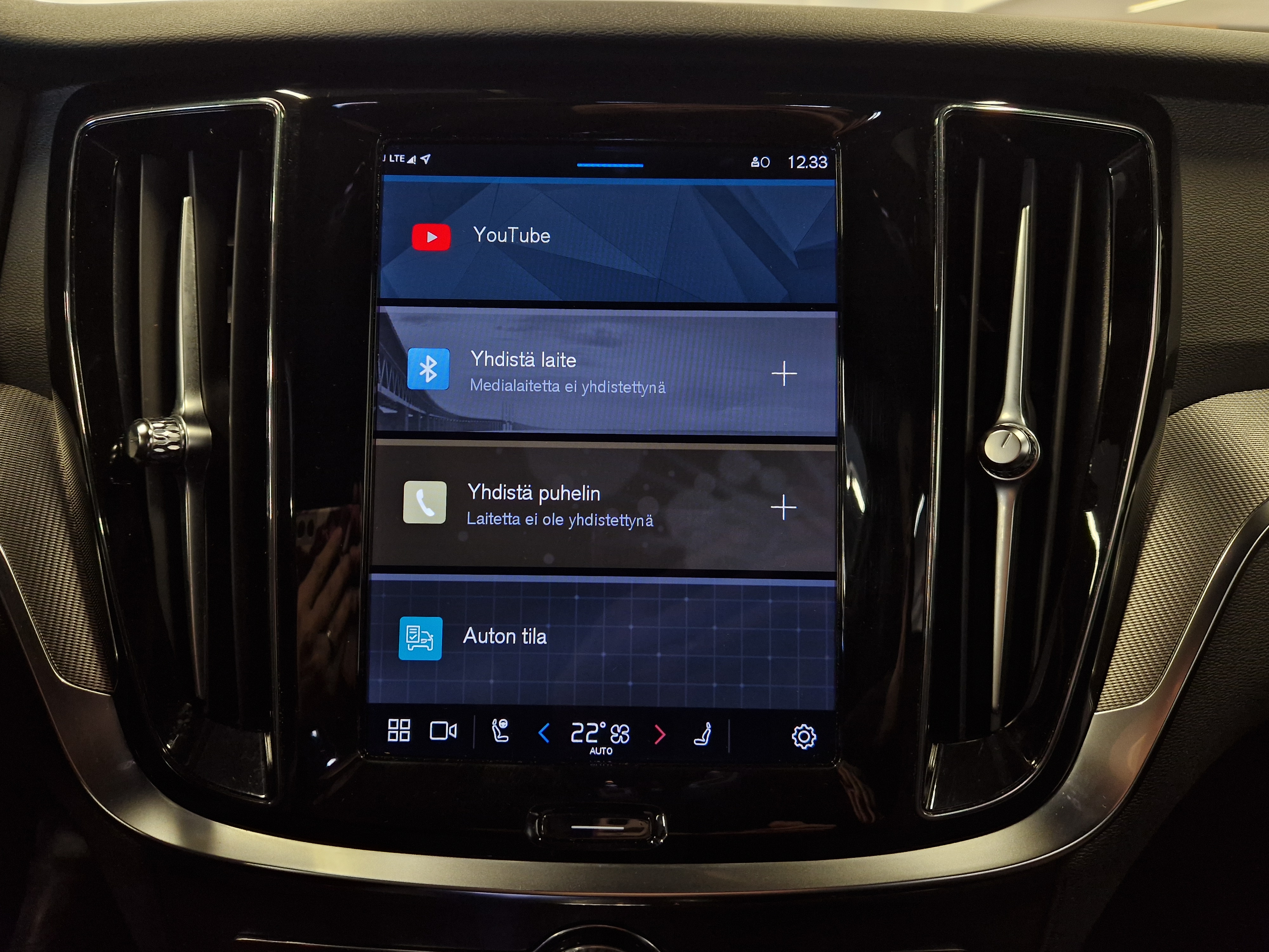 Volvo V60 T8 AWD LONG RANGE PLUS DARK TAKUU 24KK/40TKM