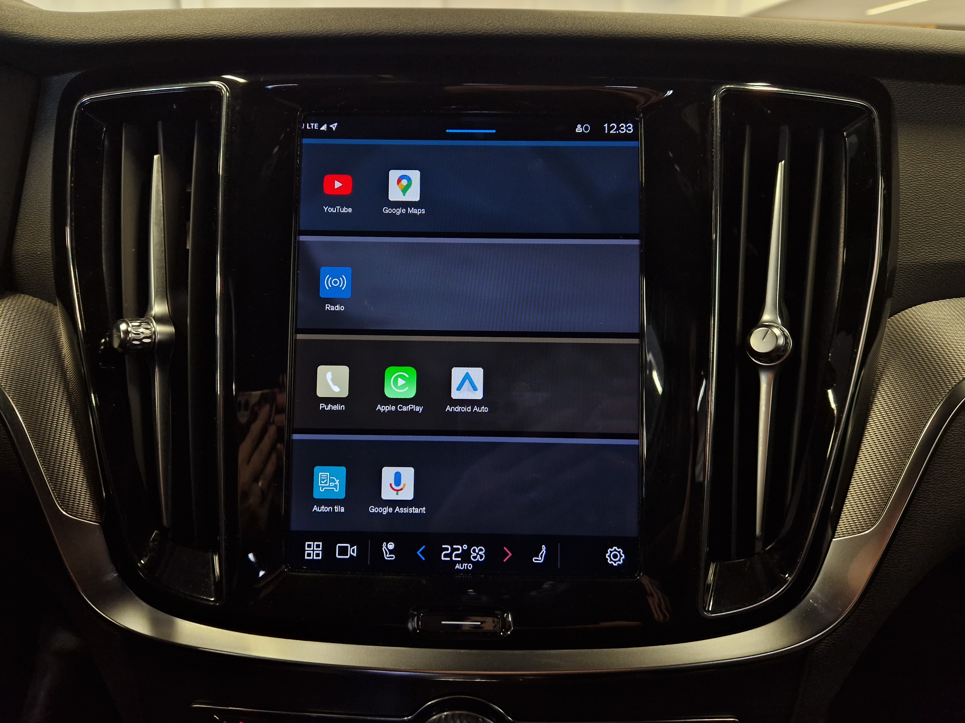 Volvo V60 T8 AWD LONG RANGE PLUS DARK TAKUU 24KK/40TKM