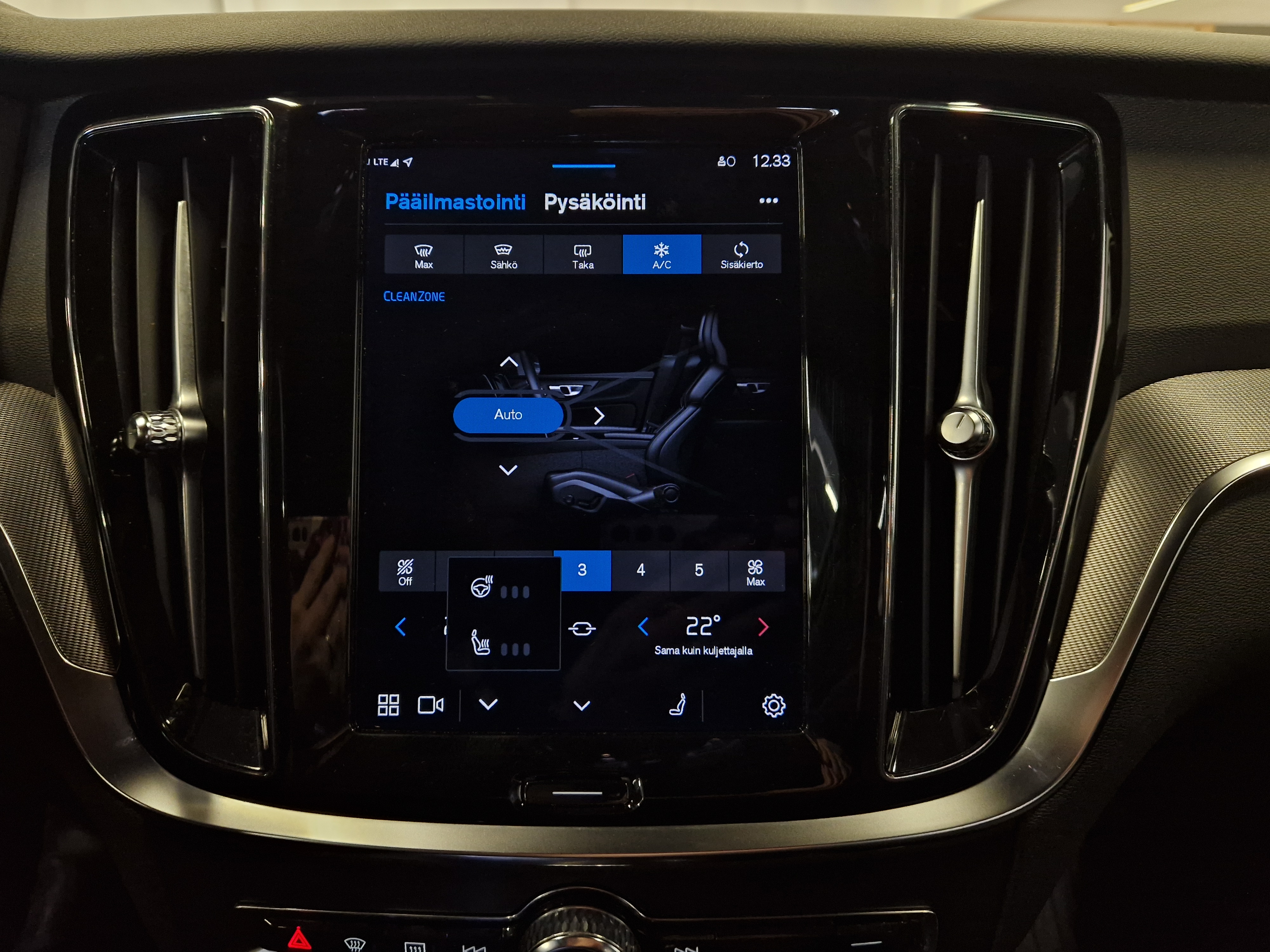 Volvo V60 T8 AWD LONG RANGE PLUS DARK TAKUU 24KK/40TKM