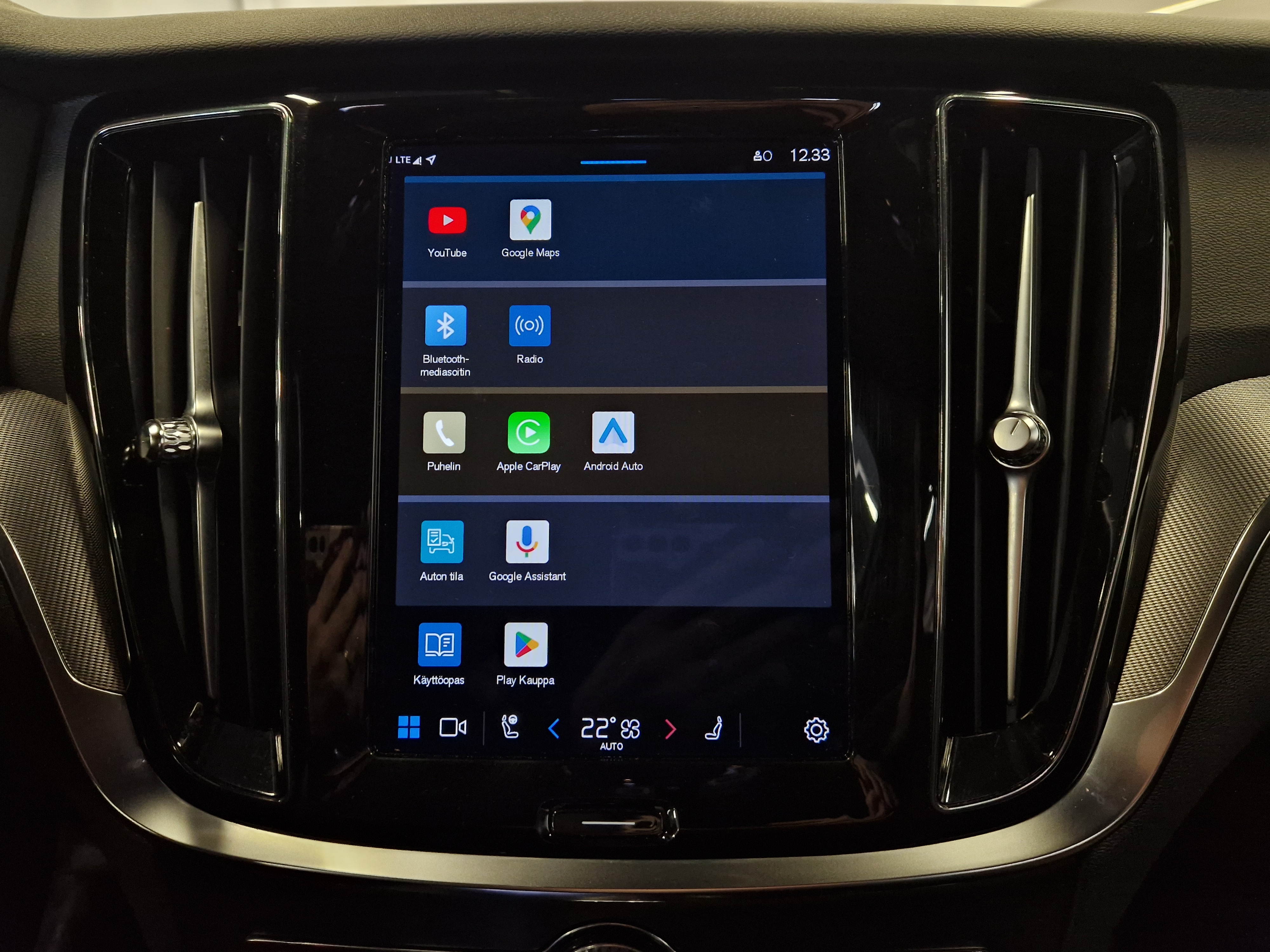 Volvo V60 T8 AWD LONG RANGE PLUS DARK TAKUU 24KK/40TKM