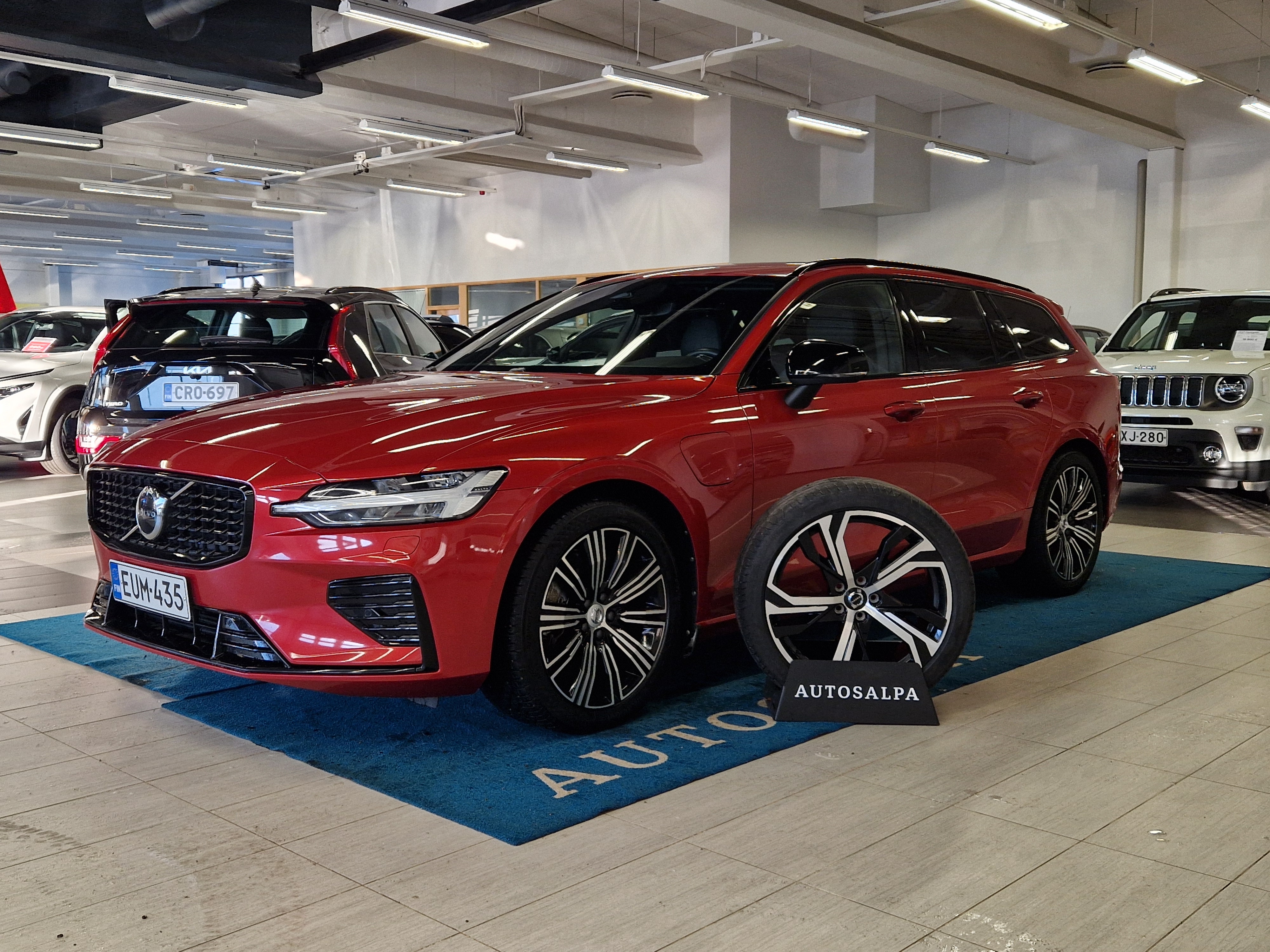 Volvo V60 T8 AWD LONG RANGE PLUS DARK TAKUU 24KK/40TKM