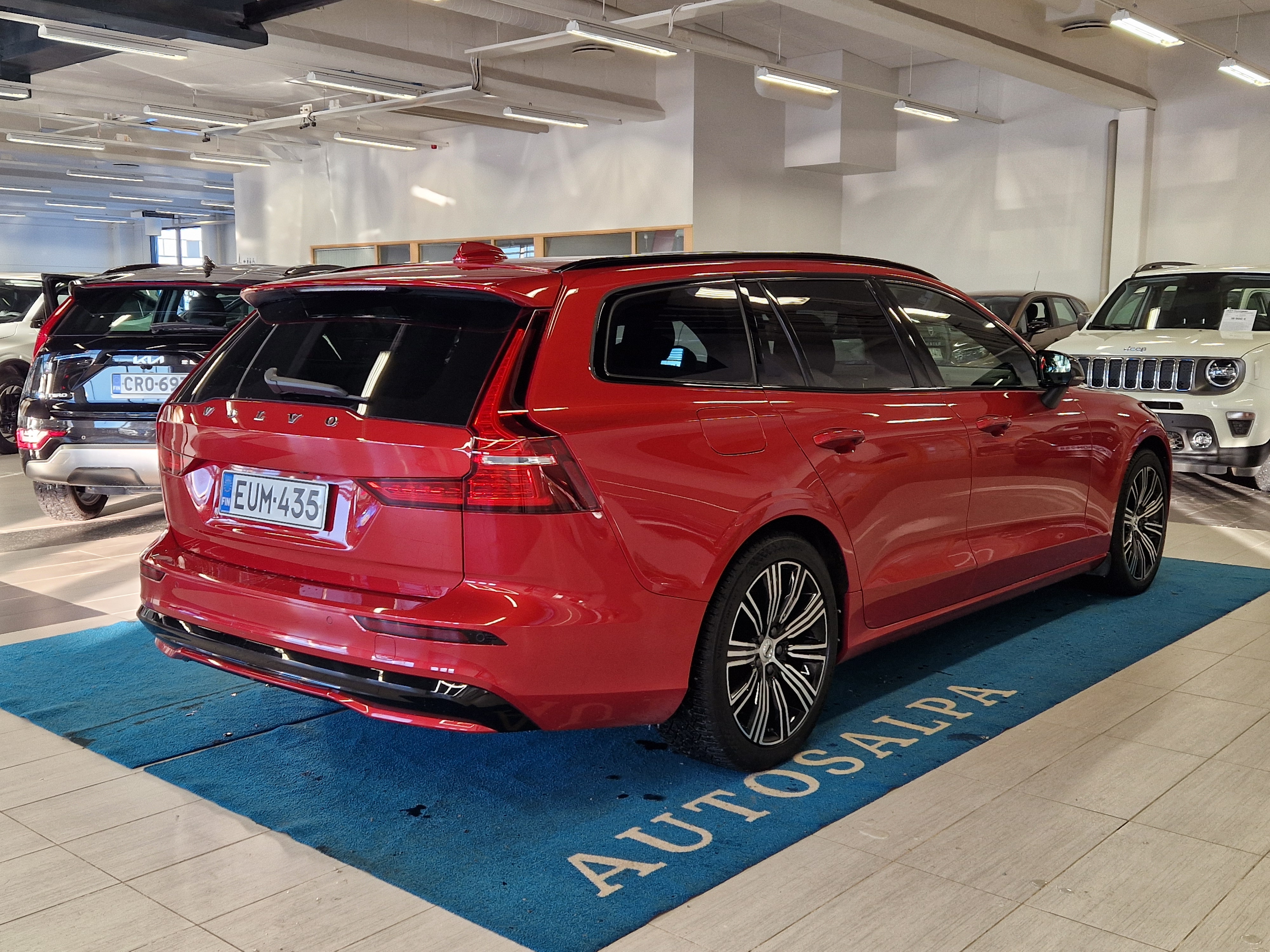 Volvo V60 T8 AWD LONG RANGE PLUS DARK TAKUU 24KK/40TKM